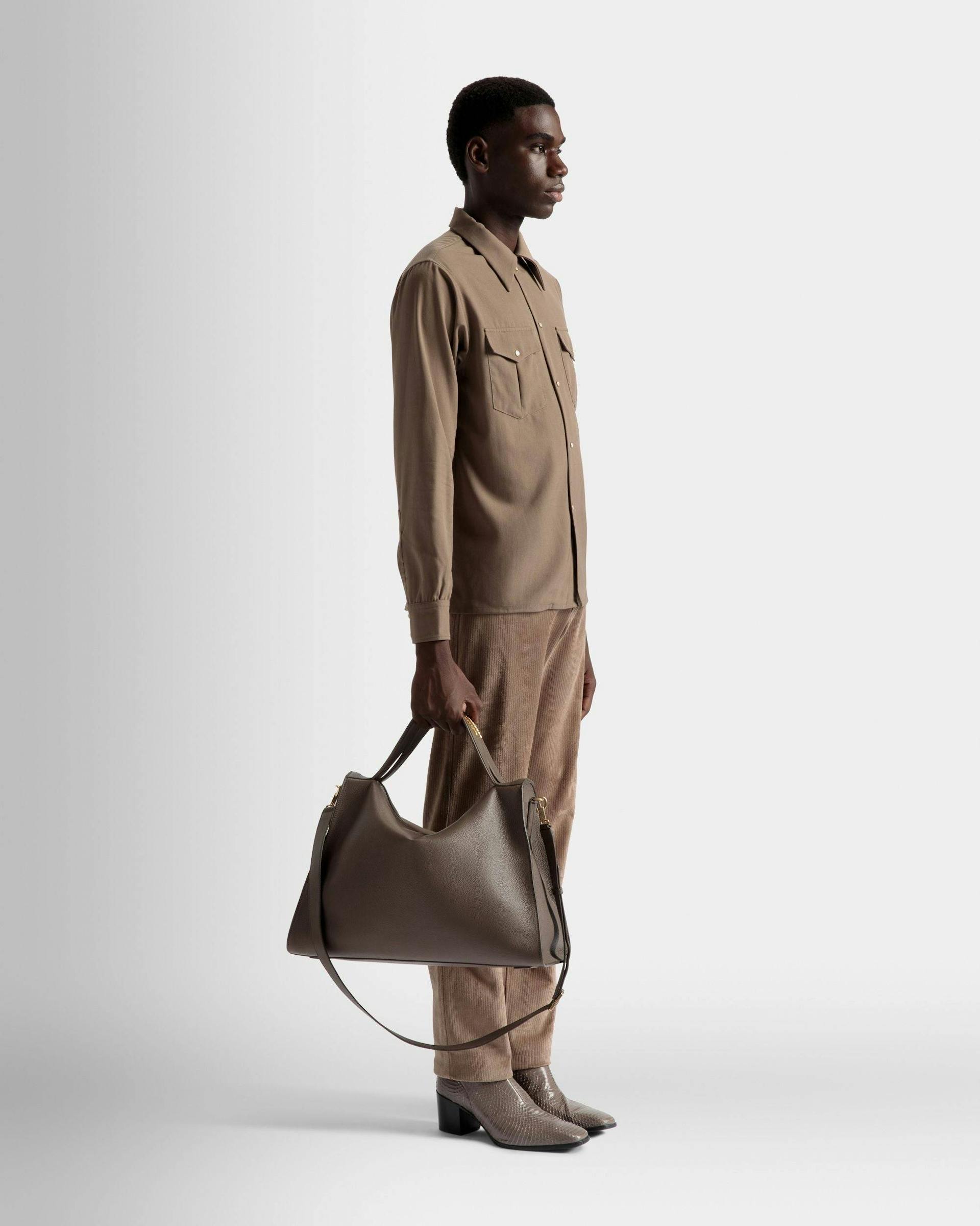 Men's Arkle Soft Tote Bag In Grey Leather | Bally | On Model Front