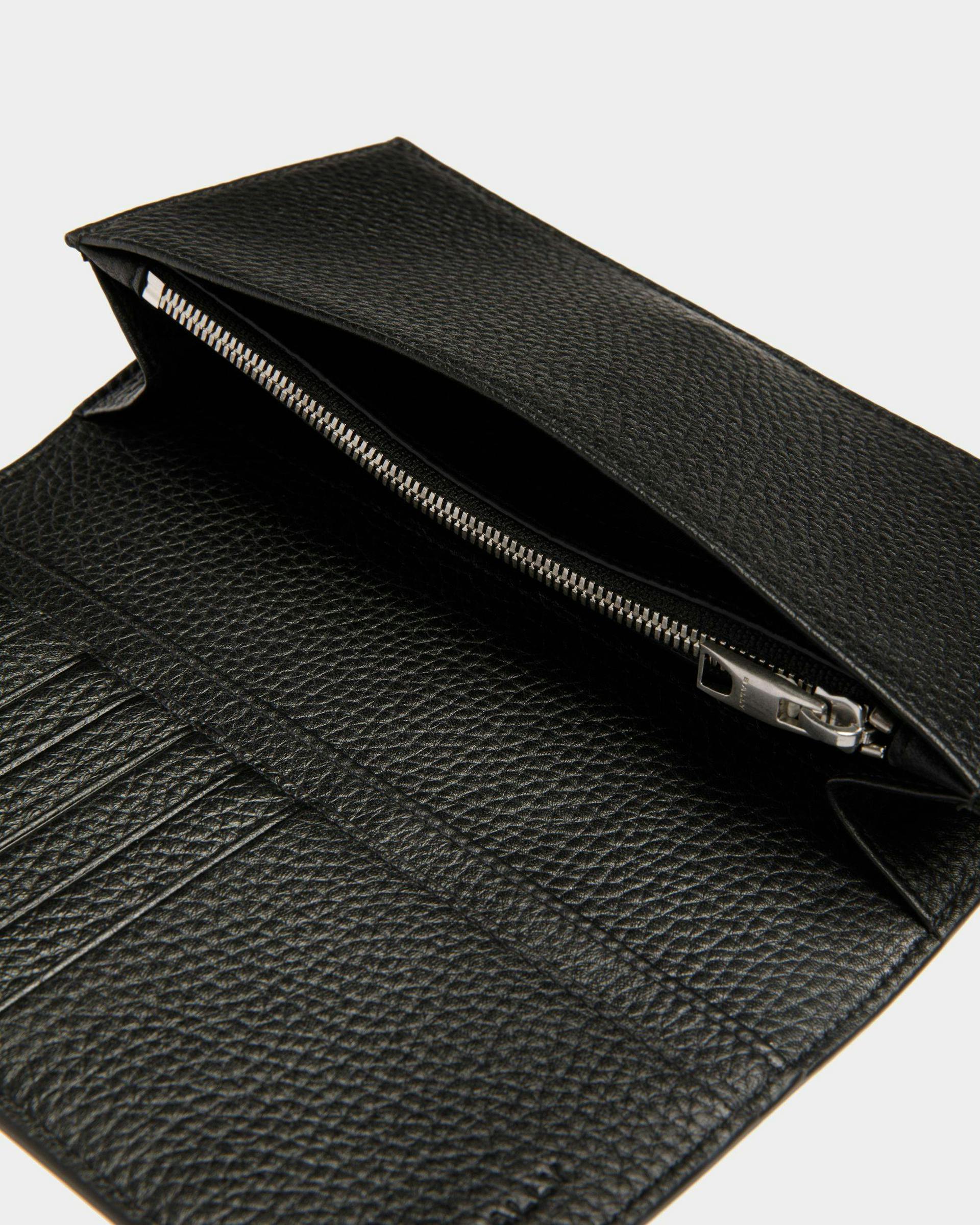 Men's Ribbon Continental Wallet In Black Leather | Bally | Still Life Detail
