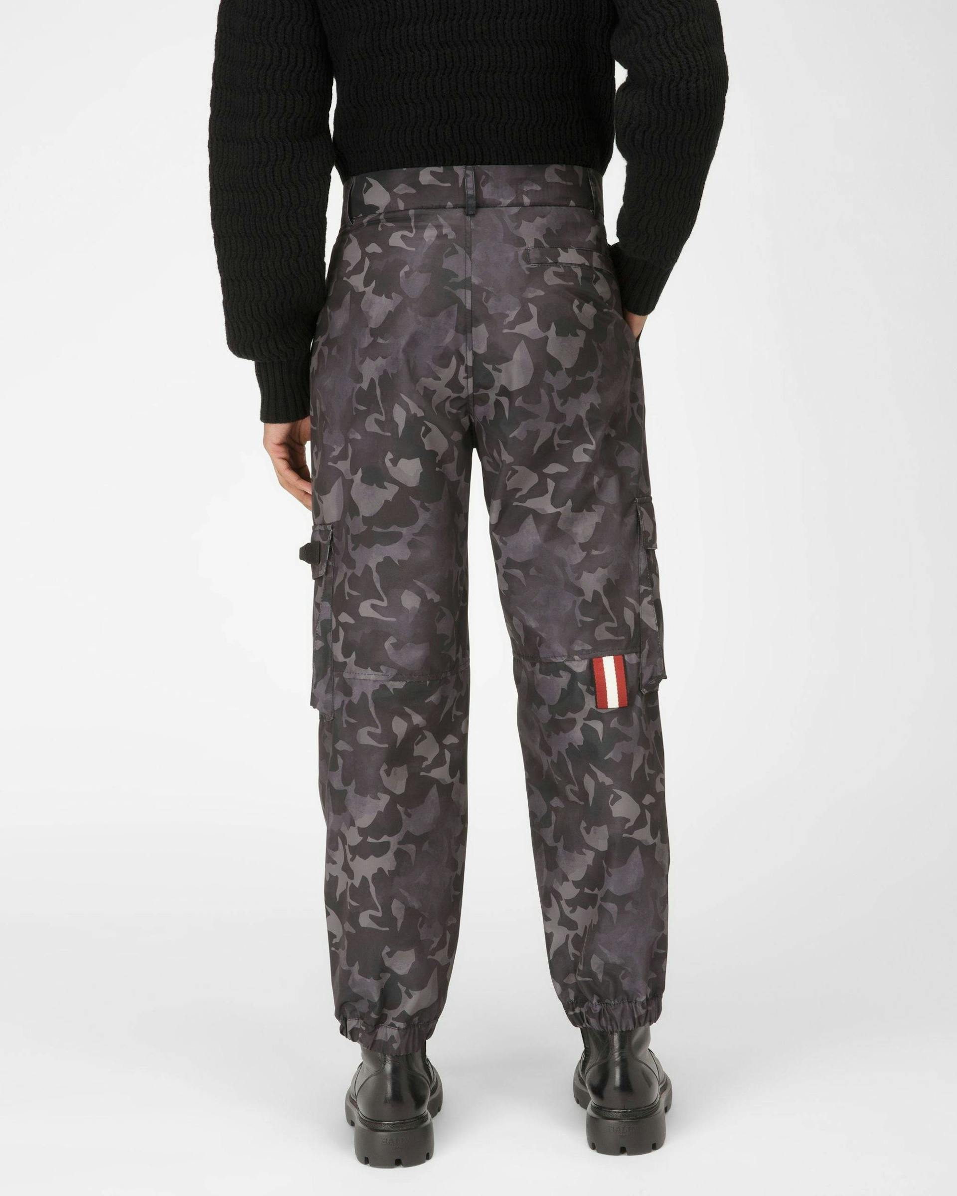 Pantaloni Cargo Camouflage In Poliestere Riciclato Nero - Uomo - Bally - 03