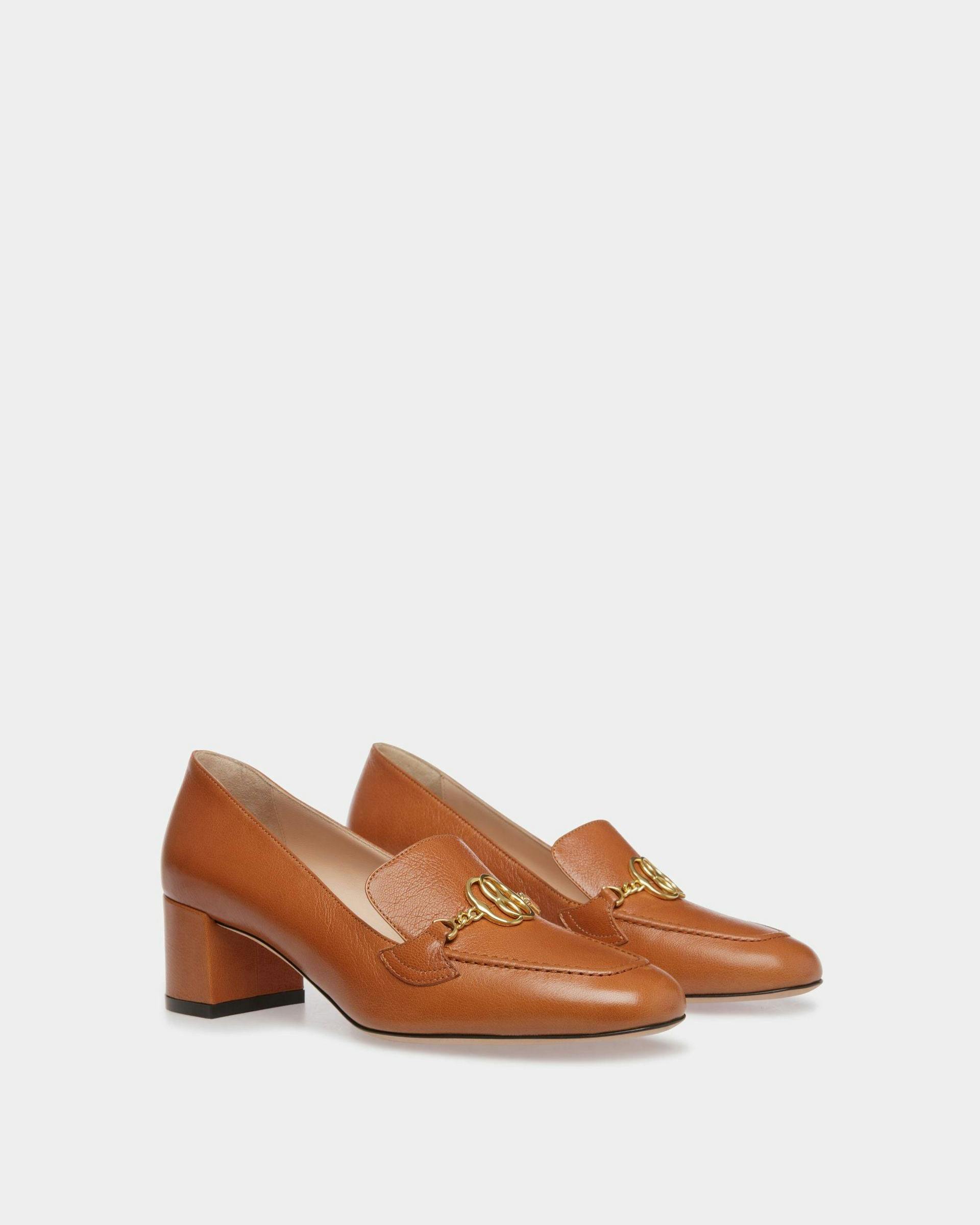 Women's Emblem Pumps In Brown Leather | Bally | Still Life 3/4 Front