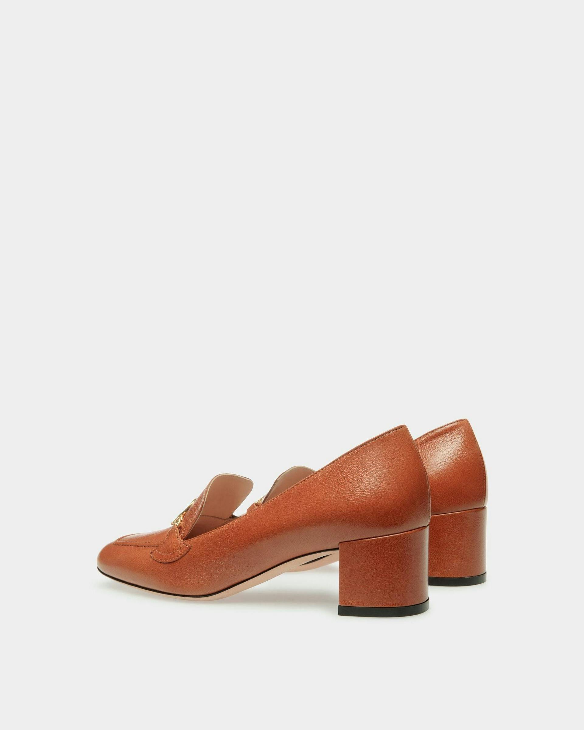 Women's Emblem Pumps In Brown Leather | Bally | Still Life 3/4 Back