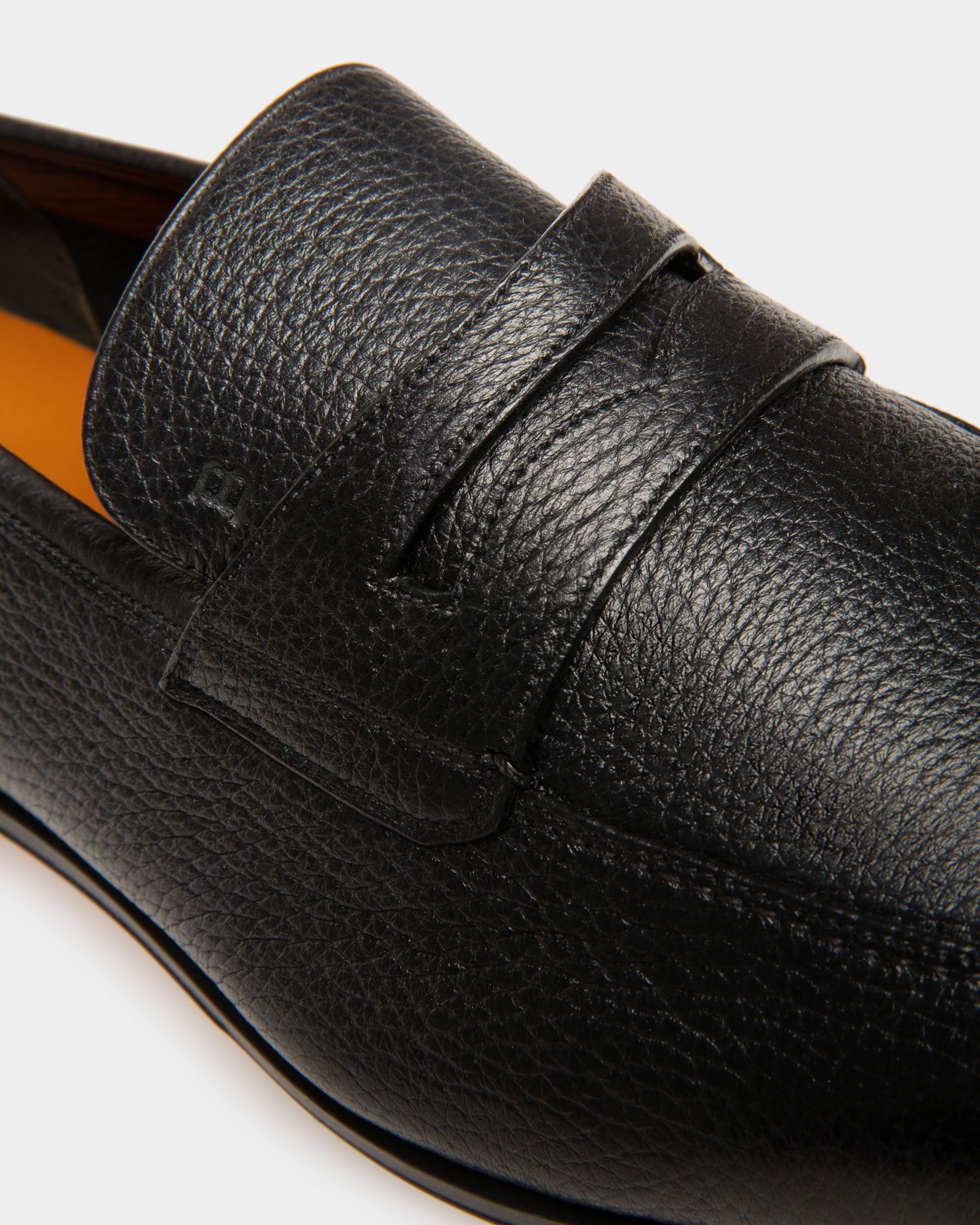 Webb Penny Loafer Da Uomo In Pelle Di Daino Martellata Nera - Uomo - Bally - 04