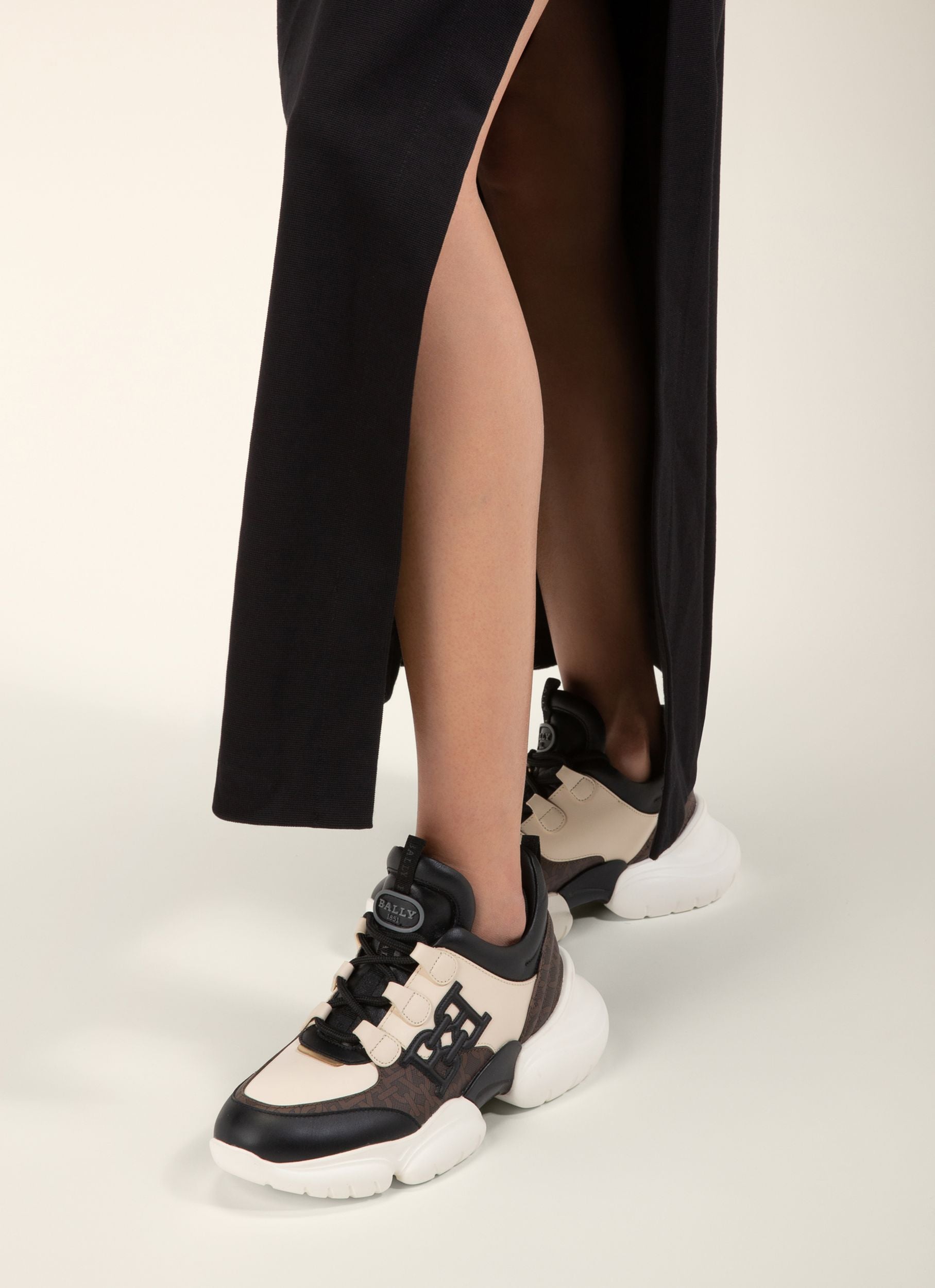 Claires Sneakers In Pelle Nera E Avorio - Donna - Bally - 06