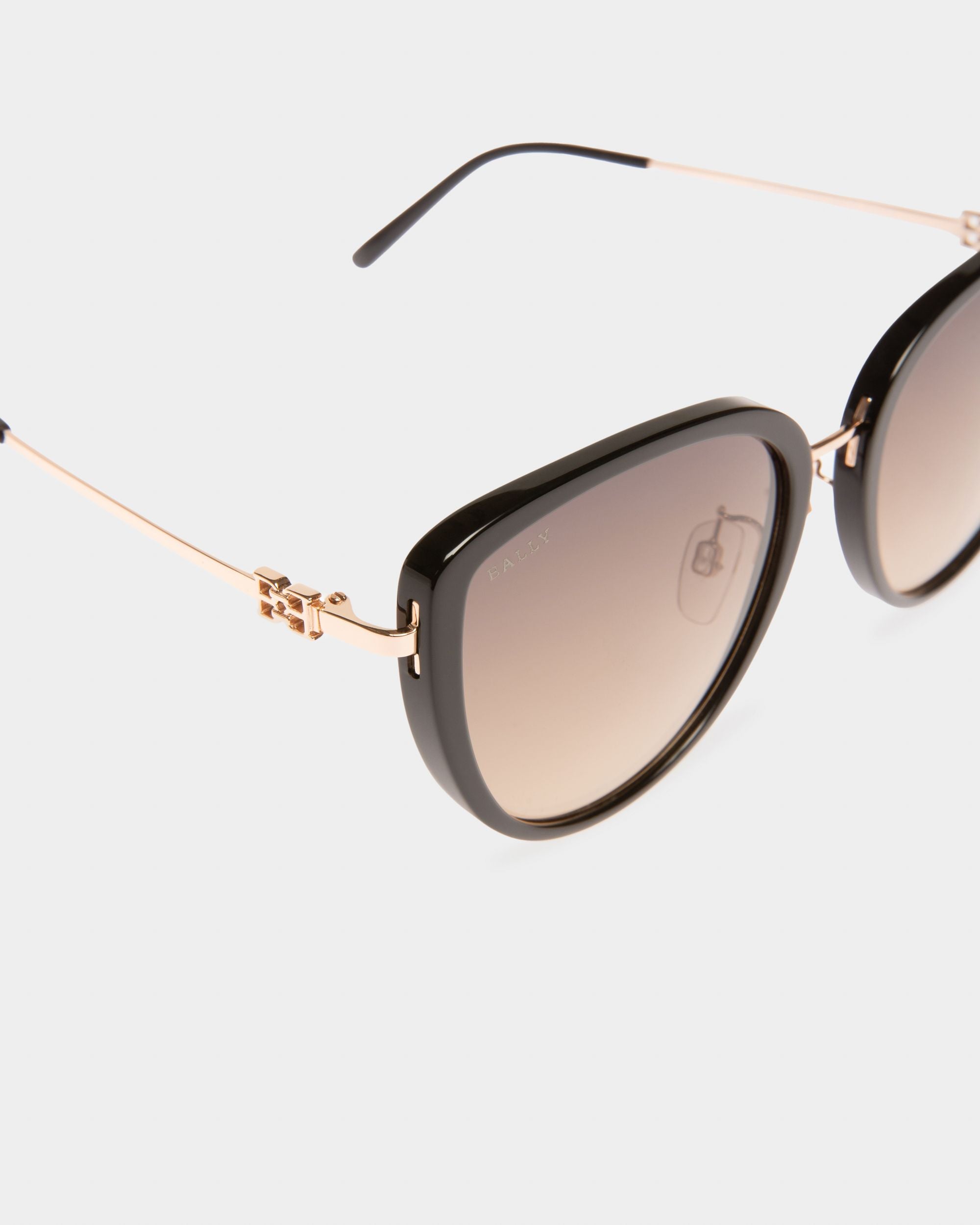 Aura Occhiali Da Sole In Acetato E Metallo Lucido Nero Con Lenti Sfumate Grigio Fumo - Donna - Bally - 02