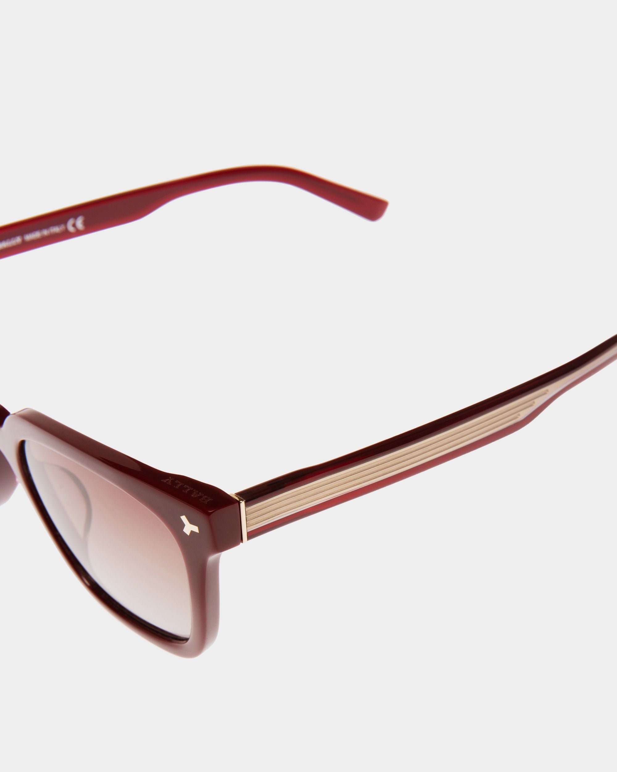 Occhiali Da Sole Eben In Acetato Bordeaux Lucido Con Lenti Rosse Sfumate - Uomo - Bally - 03