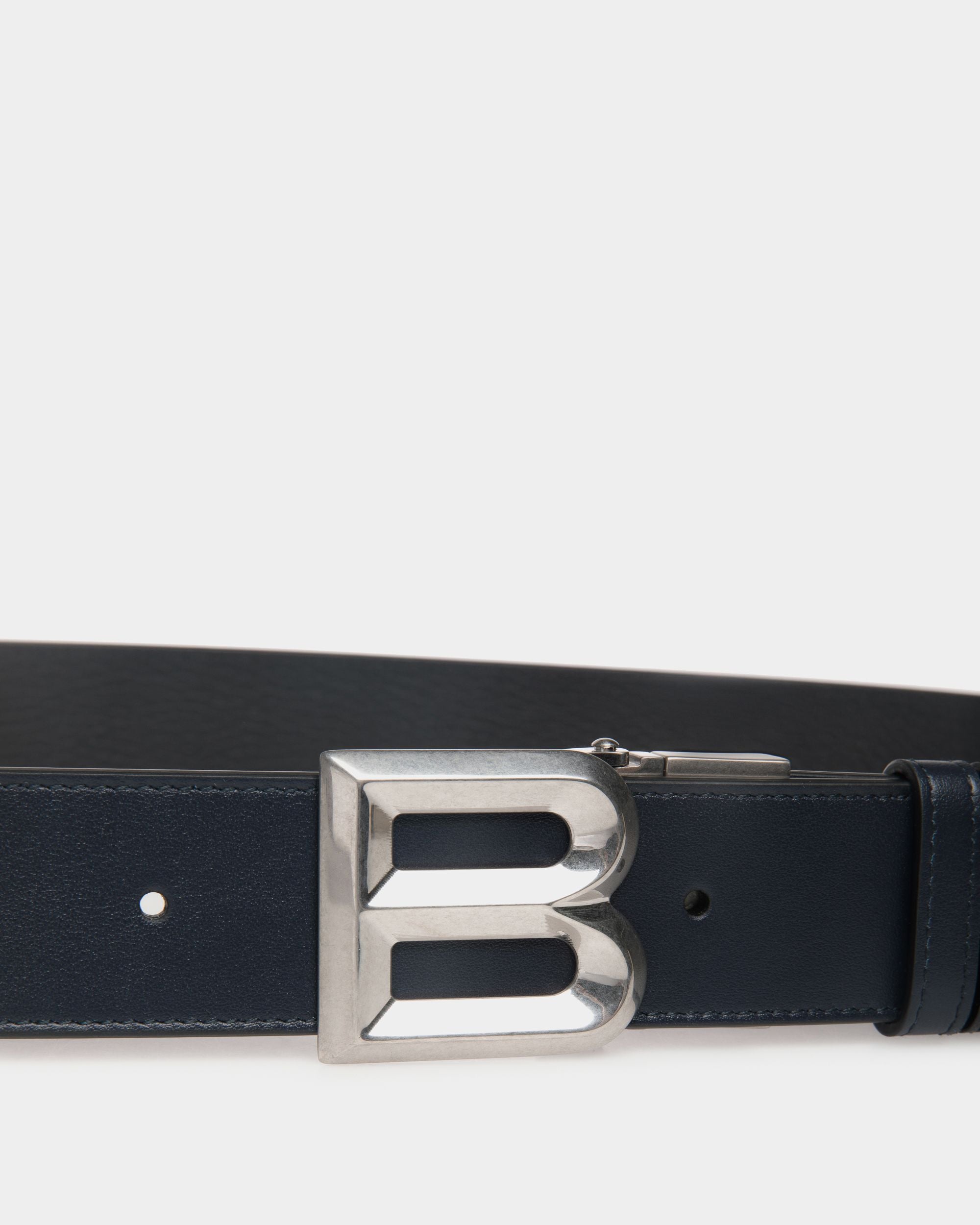 Cintura Regolabile E Reversibile B Bold 35 mm In Pelle Navy Blue E Nera - Uomo - Bally - 04