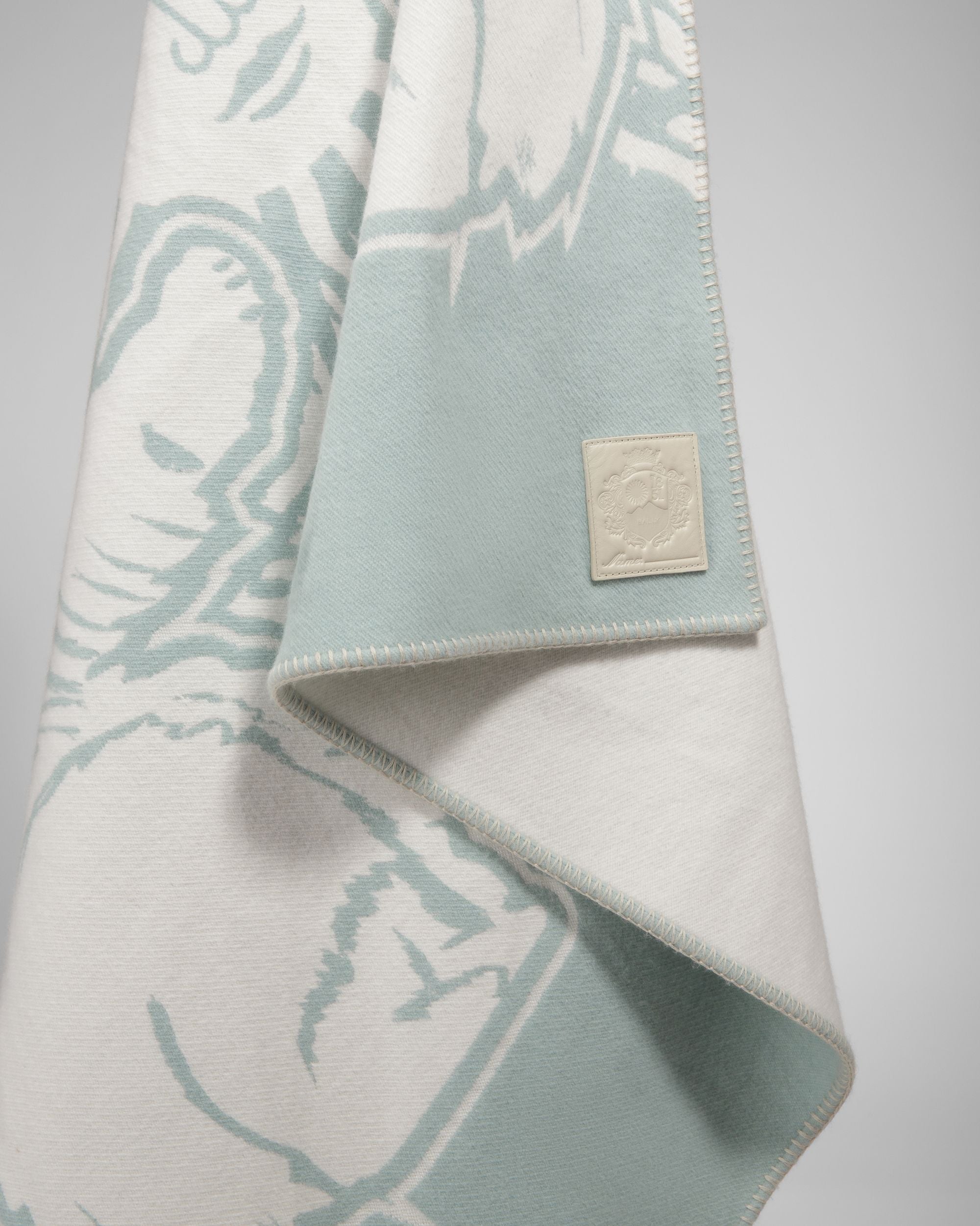 Scialle St. Moritz In Jacquard Di Lana Blu Chiaro E Avorio - Uomo - Bally - 02