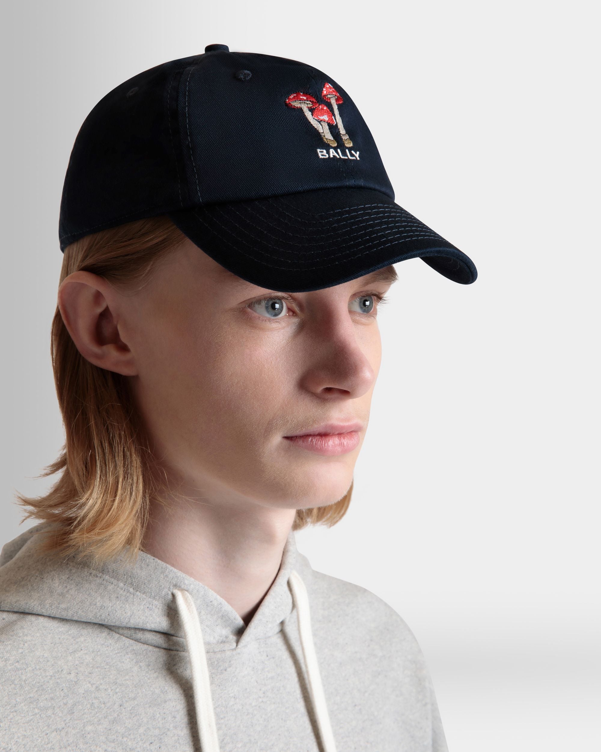 Cappellino In Cotone Navy Blue Con Ricamo Enchanting Mushrooms - Uomo - Bally - 02