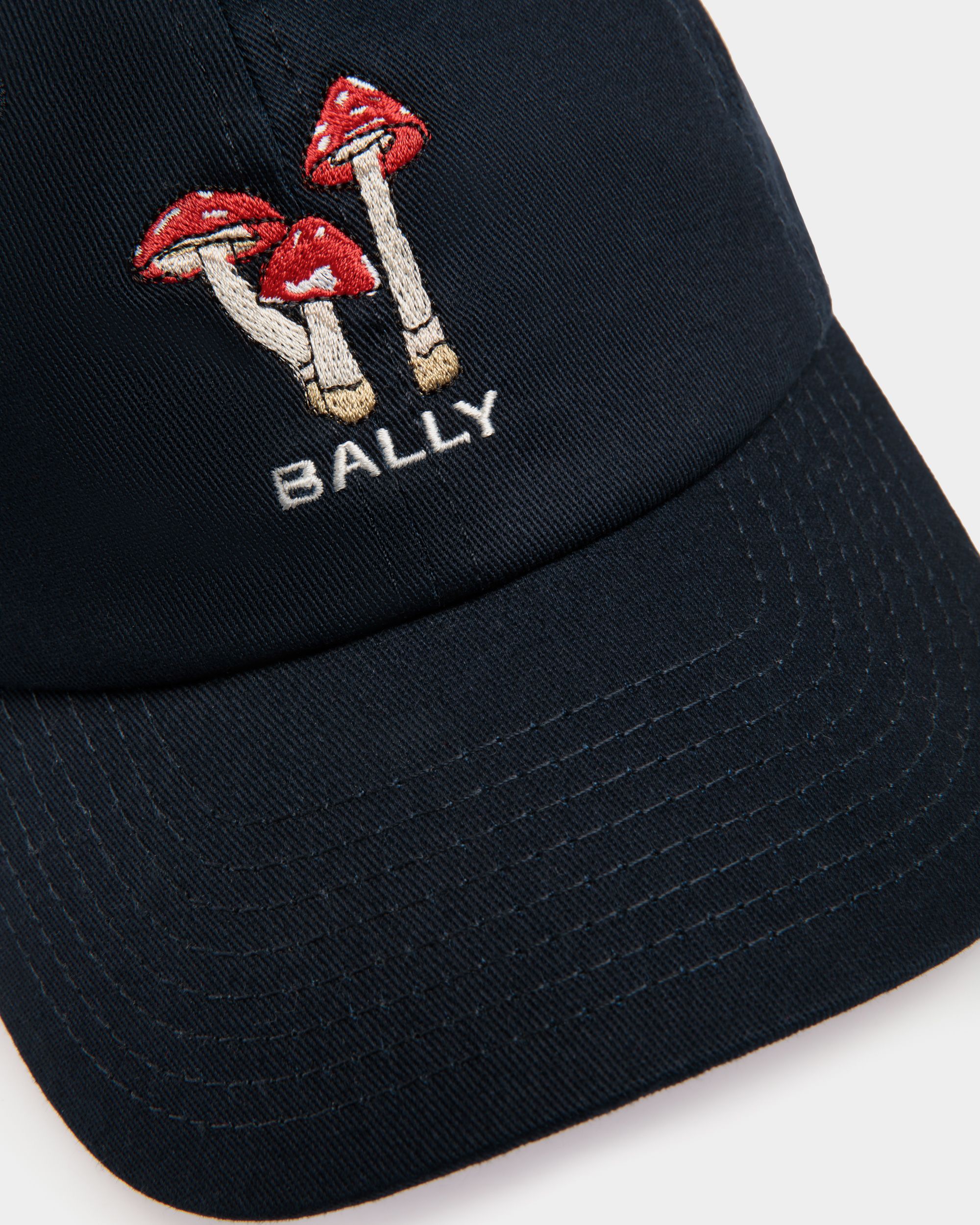Cappellino In Cotone Navy Blue Con Ricamo Enchanting Mushrooms - Uomo - Bally - 04