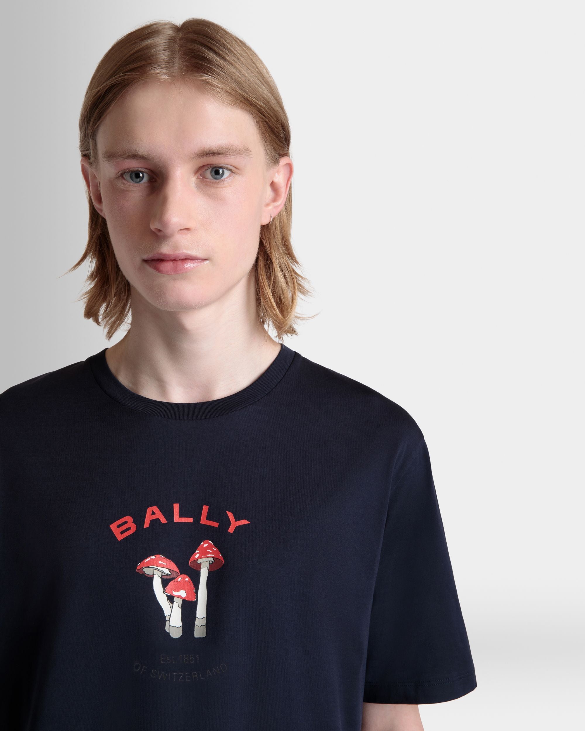 T-Shirt In Cotone Navy Blue Con Stampa Enchanting Mushrooms - Uomo - Bally - 03