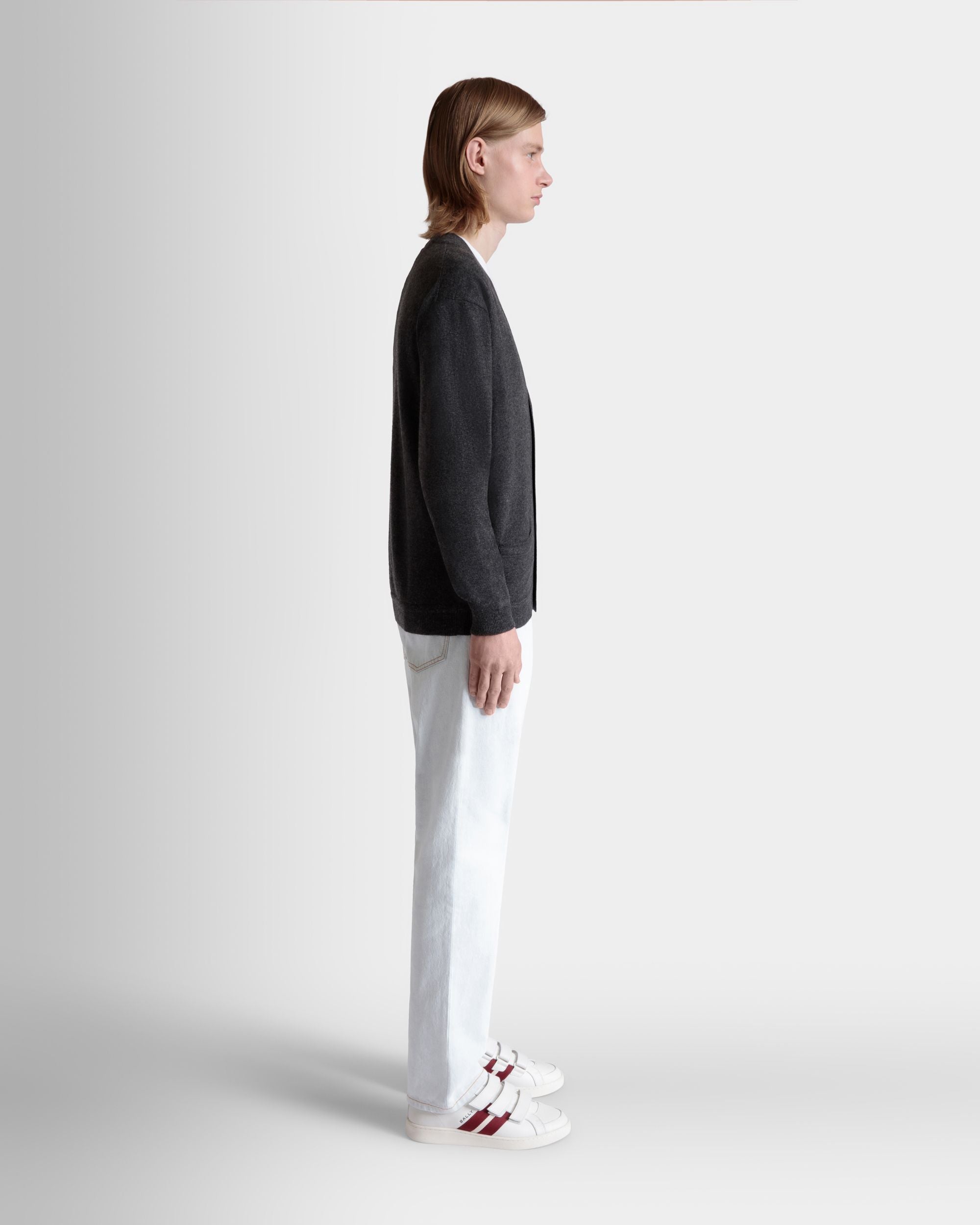Cardigan In Cashmere Grigio Scuro Con Logo Bally Crest - Uomo - Bally - 05
