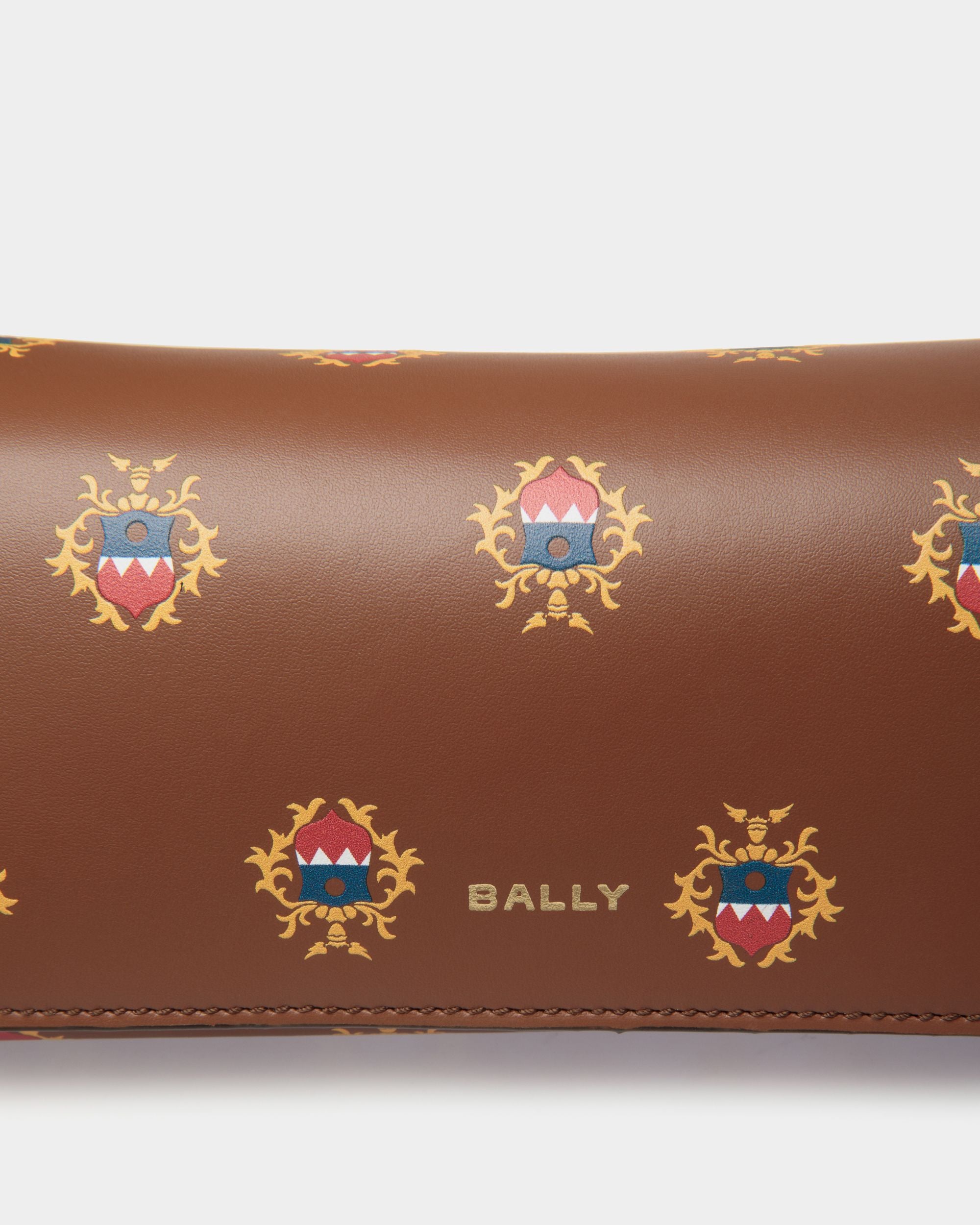 Custodia Per Occhiali Easy Bally In Pelle Marrone Con Stemma Bally Crest Stampato - Uomo - Bally - 04