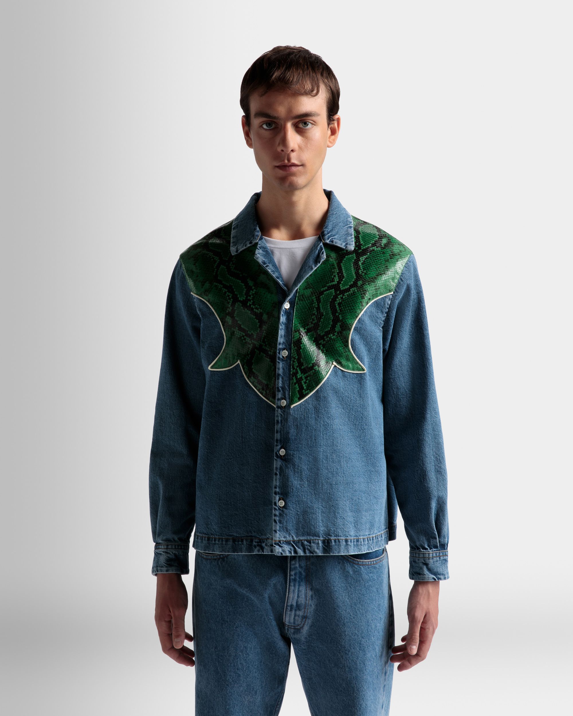 Camicia In Cotone Chambray Azzurro E Pelle Verde A Fantasia Pitonata - Uomo - Bally - 03
