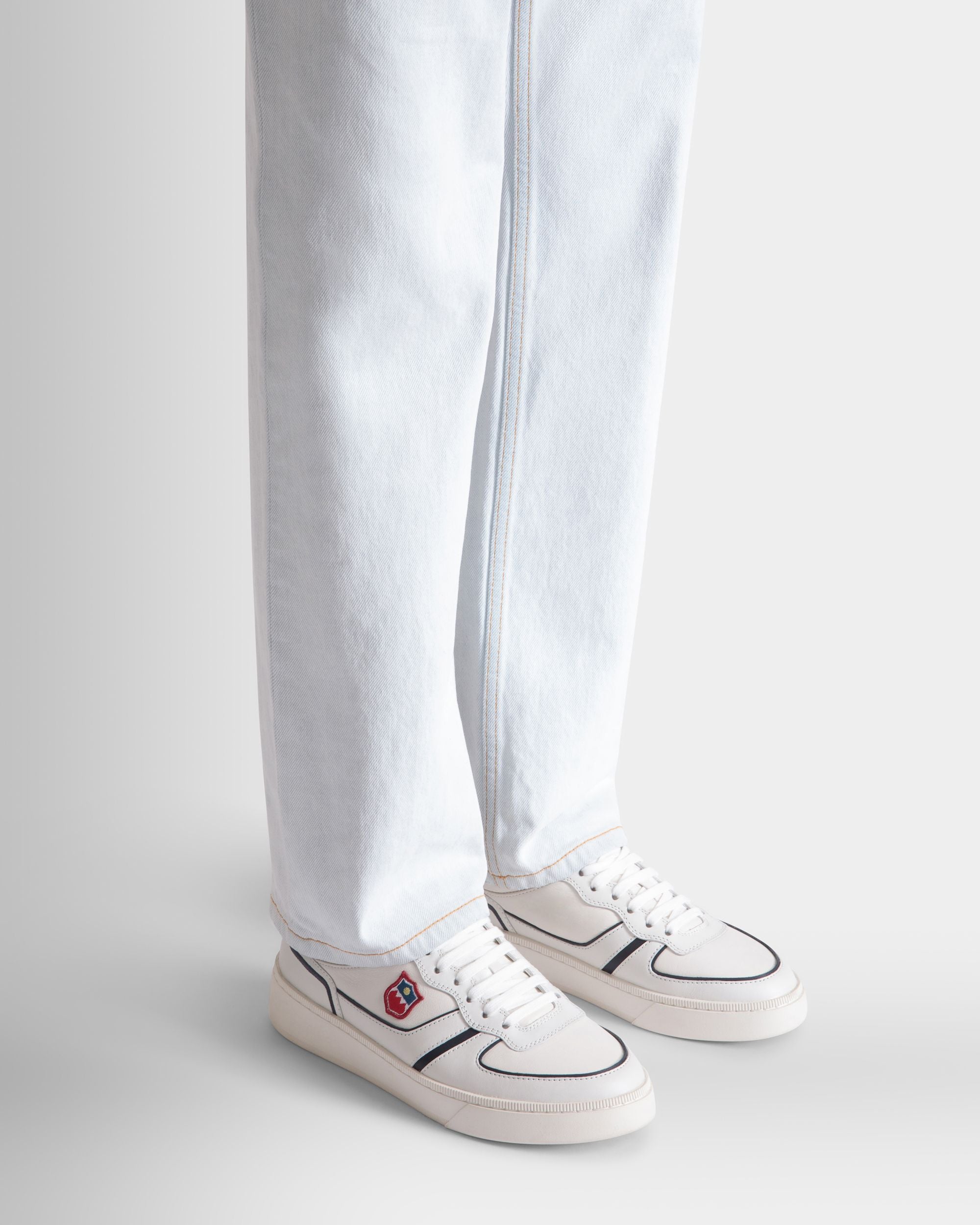 Sneaker Raise In Pelle Bianca E Navy Blue - Uomo - Bally - 02