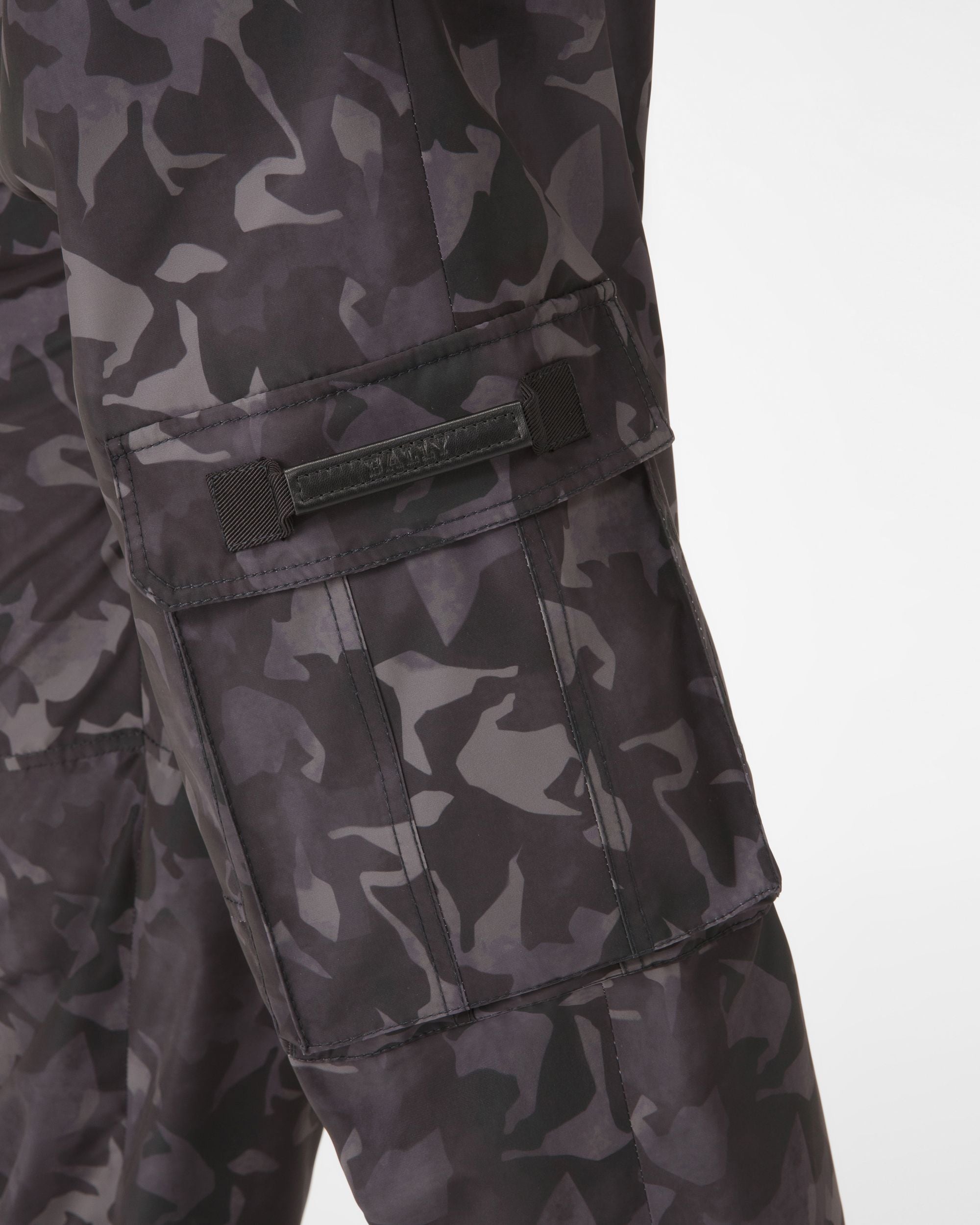 Pantaloni Cargo Camouflage In Poliestere Riciclato Nero - Uomo - Bally - 02