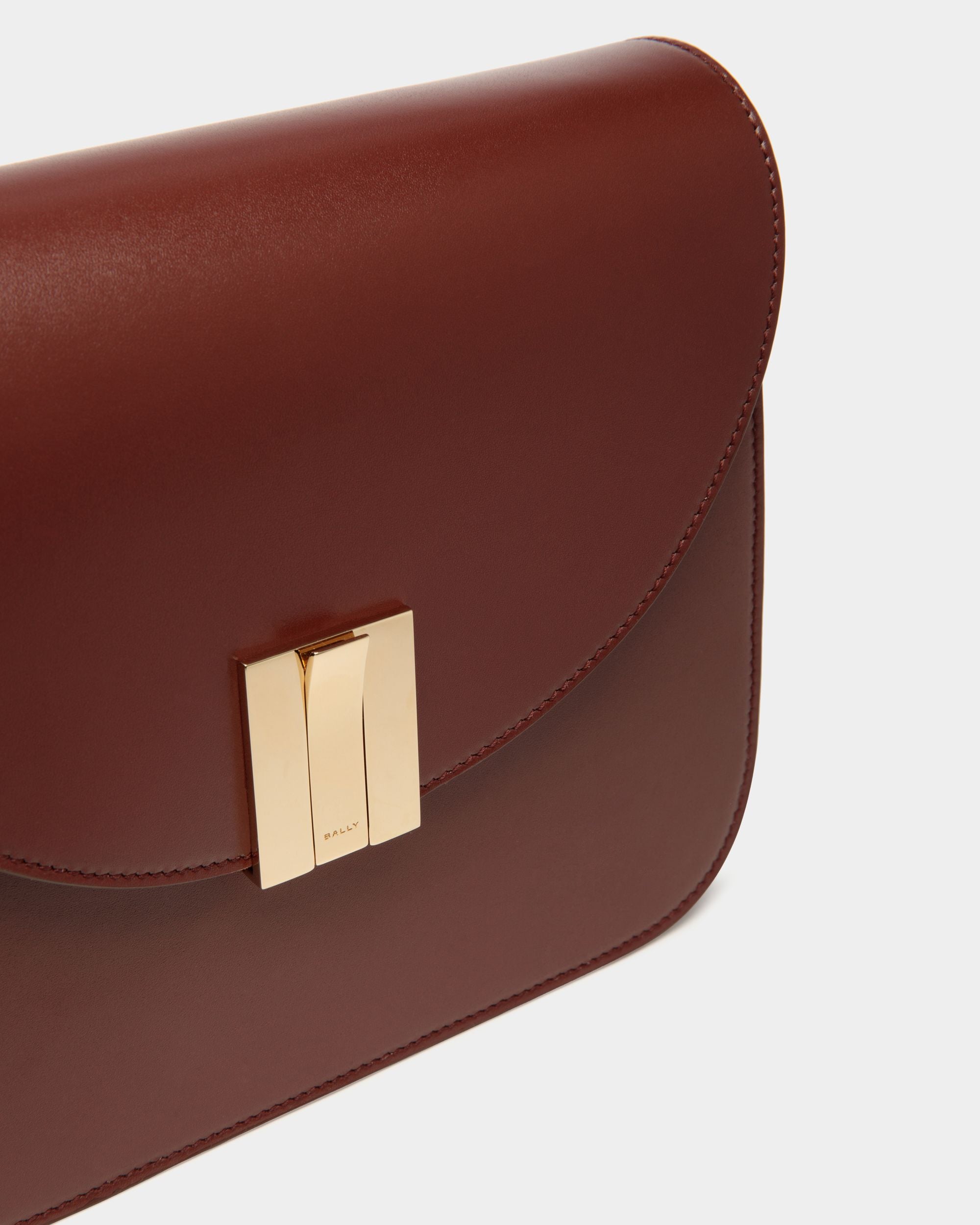 Borsa A Tracolla Ollam In Pelle Marrone - Donna - Bally - 04