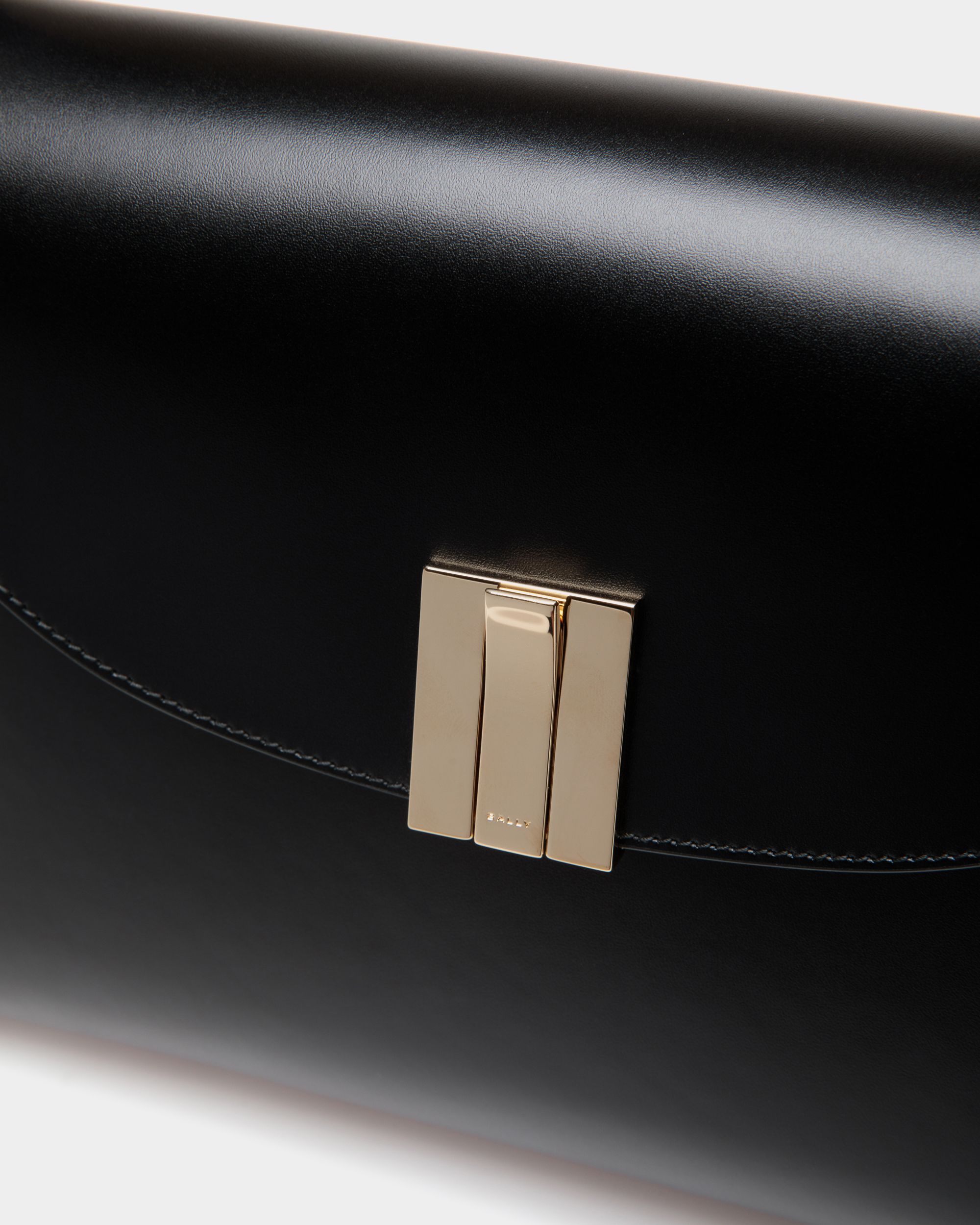 Borsa A Spalla Ollam In Pelle Nera - Donna - Bally - 06