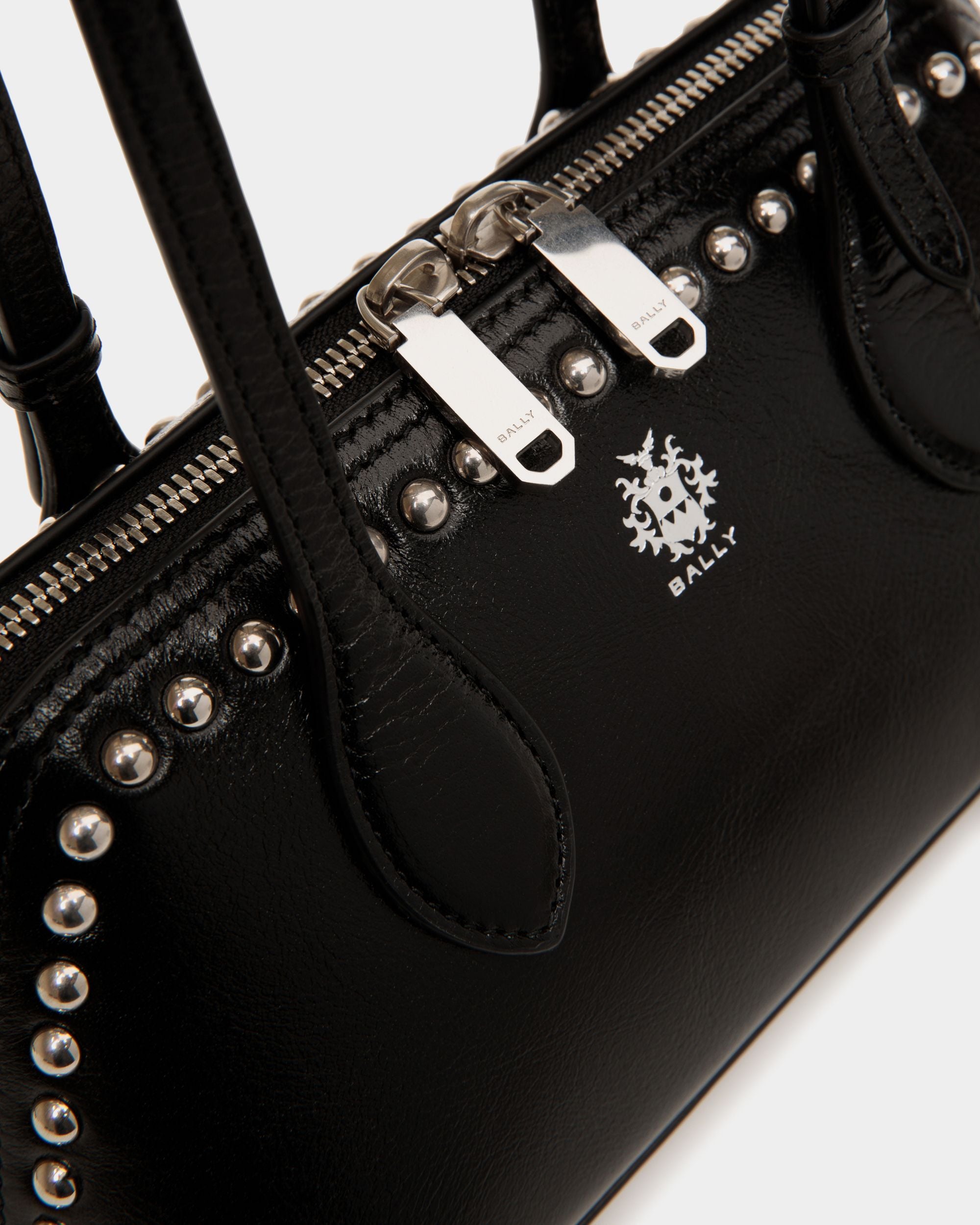 Borsa Mini Ray In Pelle Nera Con Borchie - Donna - Bally - 04