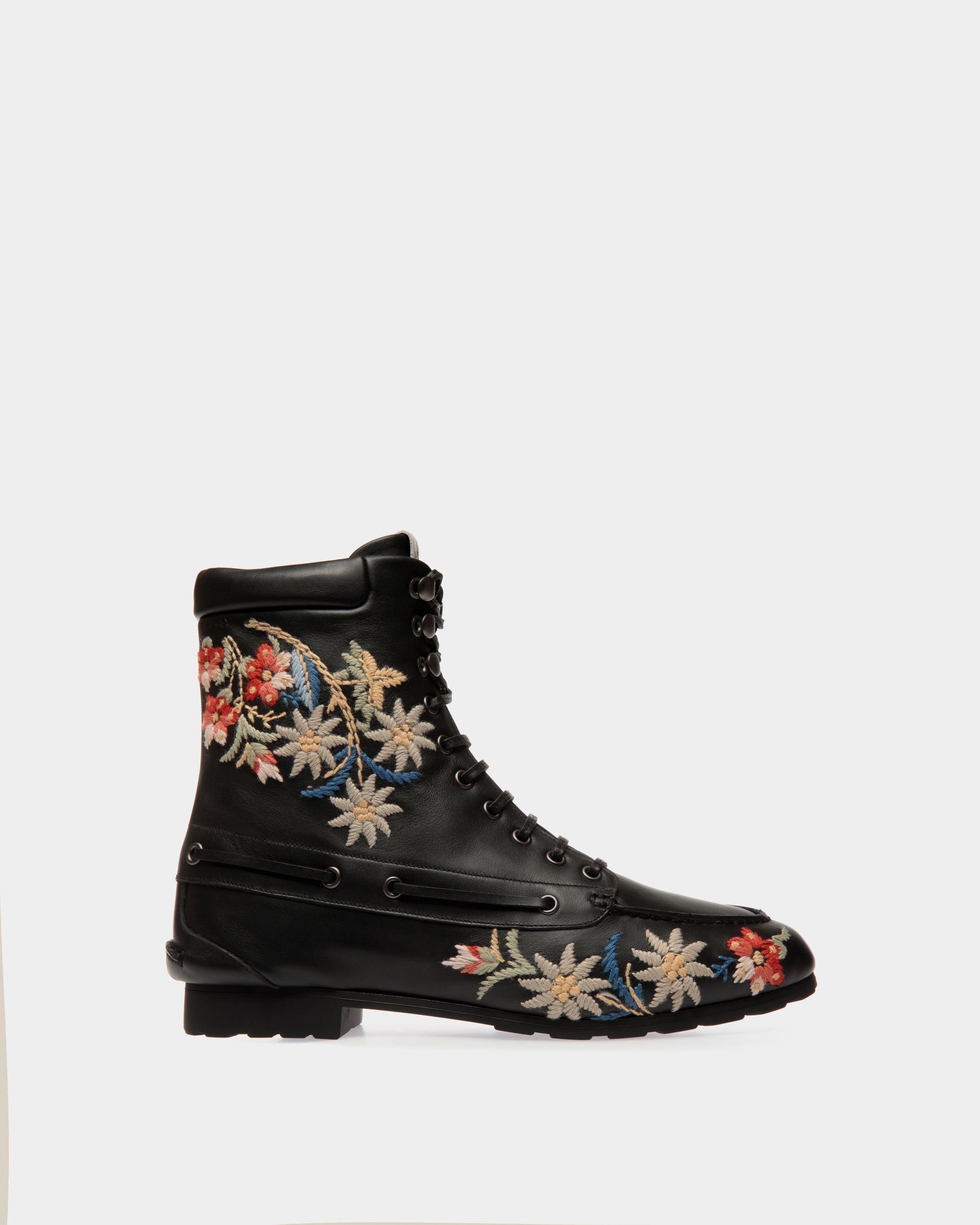 Stivaletto Winter Capsule In Pelle Nera Con Ricamo Alpine Flowers - Donna - Bally - 01