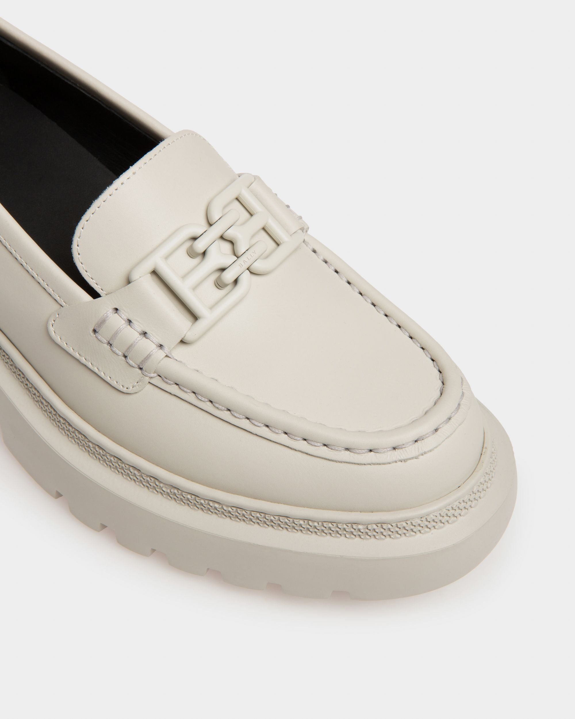 Gioia Flat Mocassini In Pelle Color Bianco Polvere - Donna - Bally - 06