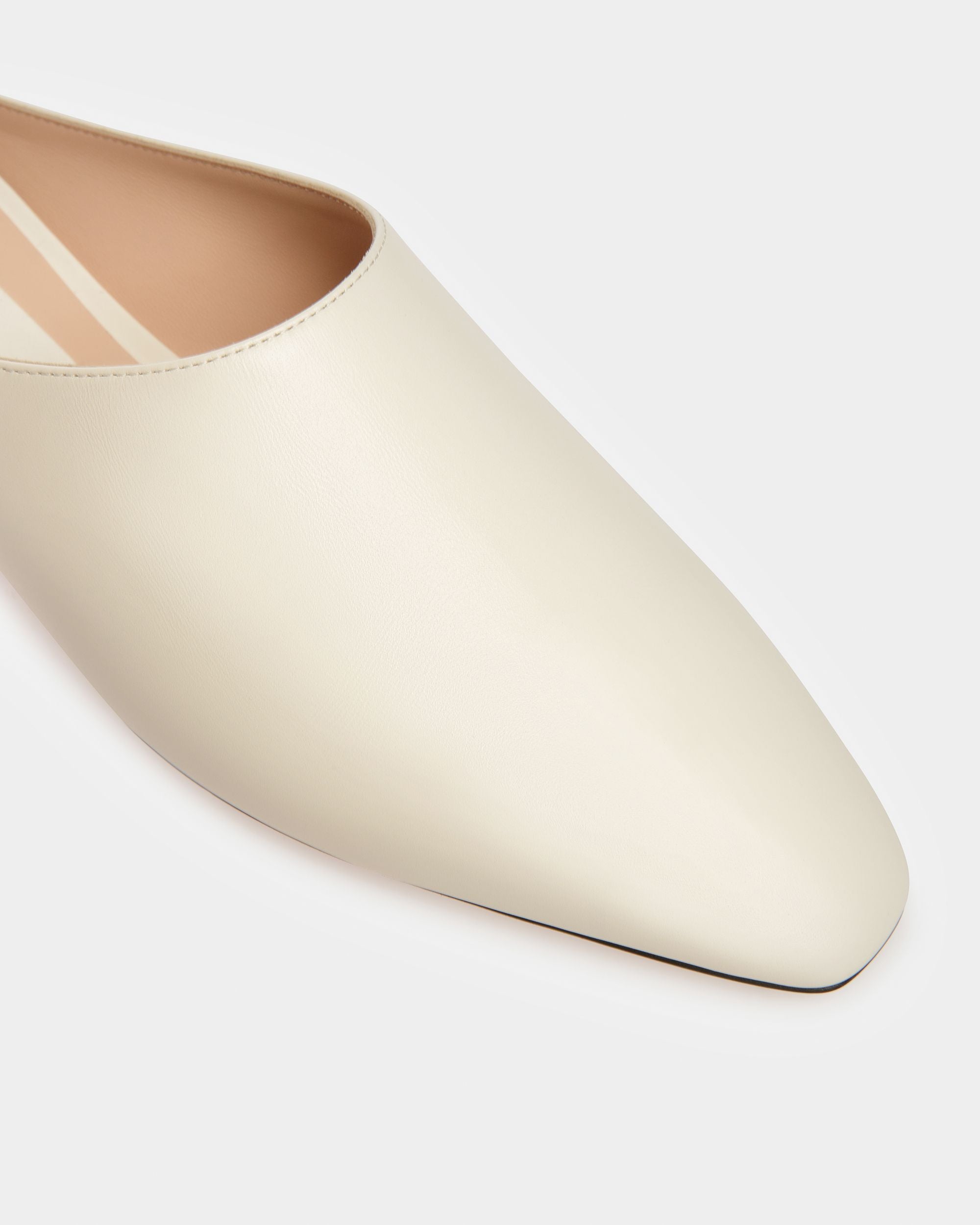 Nara Décolleté Bassa In Pelle Avorio - Donna - Bally - 05