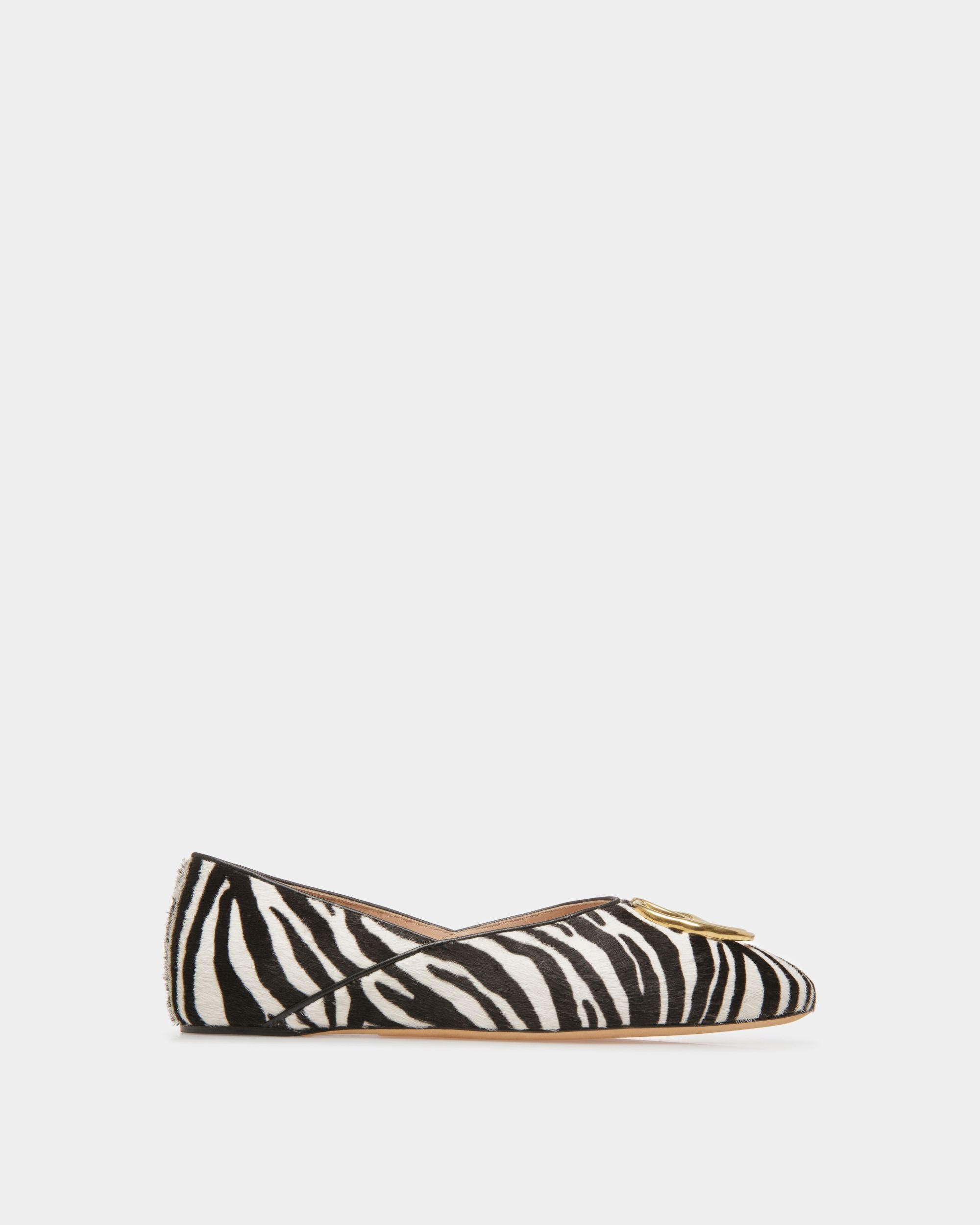 Slipper Emblem In Pelle Bianca E Nera Con Finiture In Pelliccia - Donna - Bally - 01