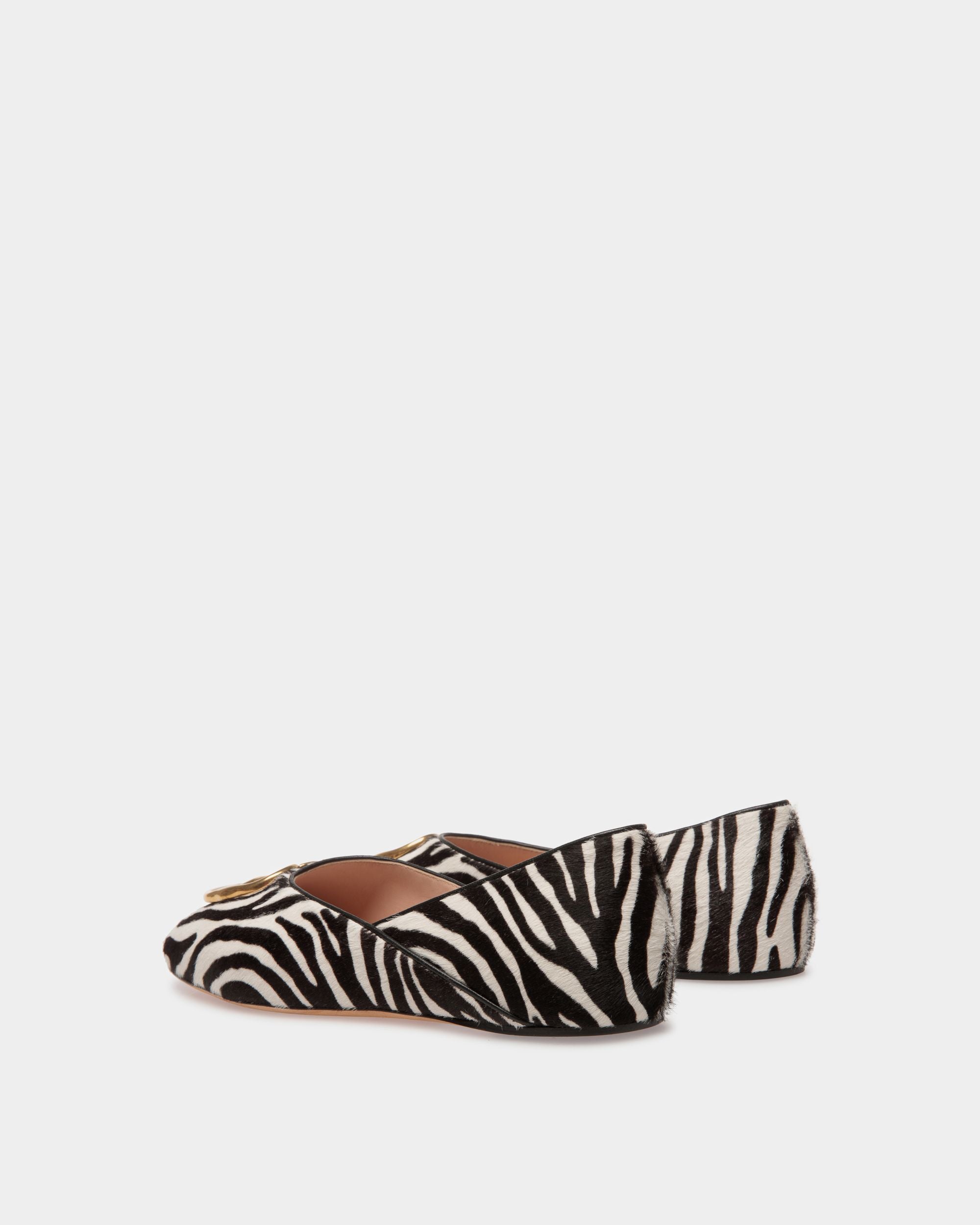 Slipper Emblem In Pelle Bianca E Nera Con Finiture In Pelliccia - Donna - Bally - 03