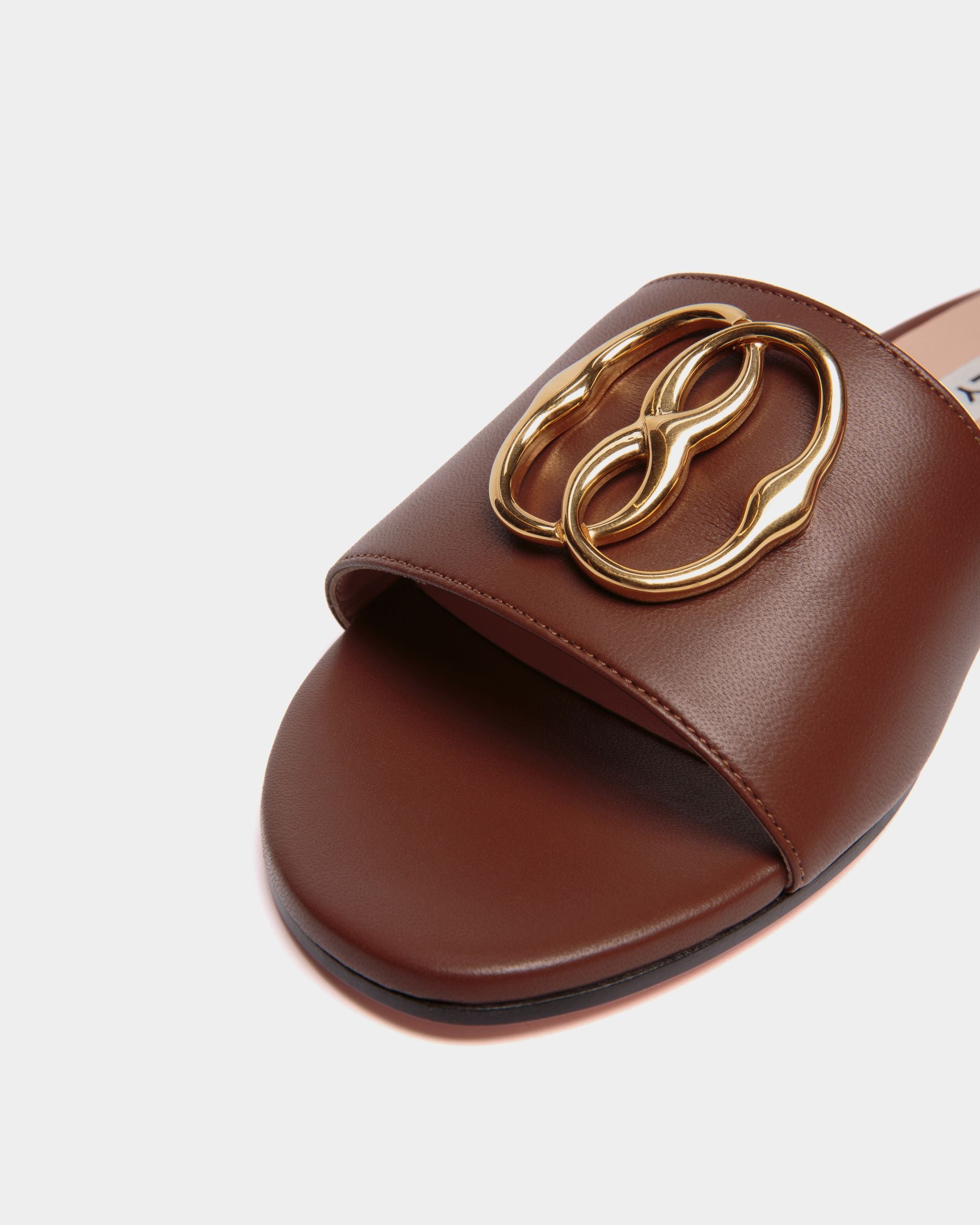 Sandalo Slide Basso Emblem In Nappa Marrone - Donna - Bally - 04