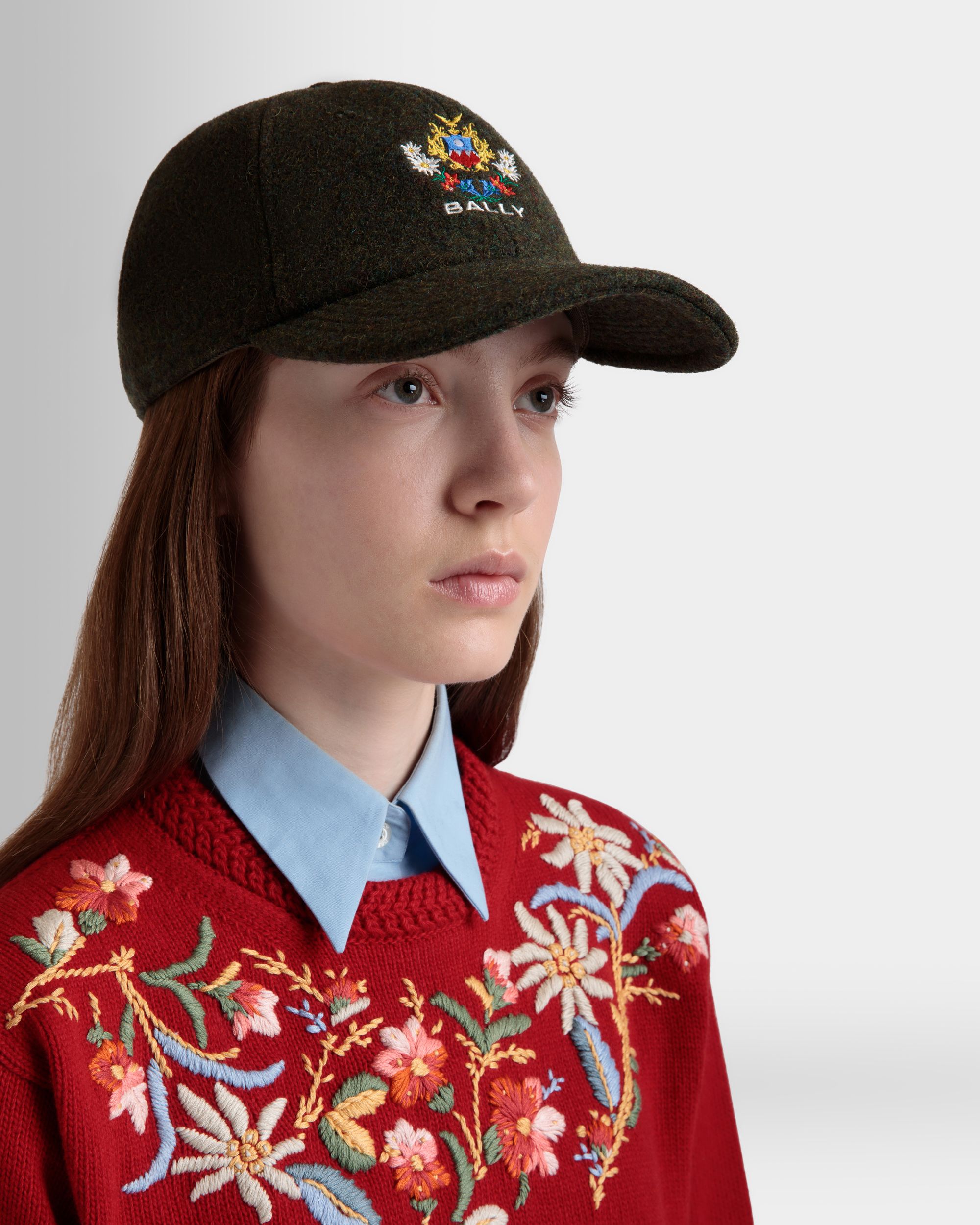 Cappellino Winter Capsule In Lana Verde Scuro Con Ricamo Alpine Flowers - Donna - Bally - 02