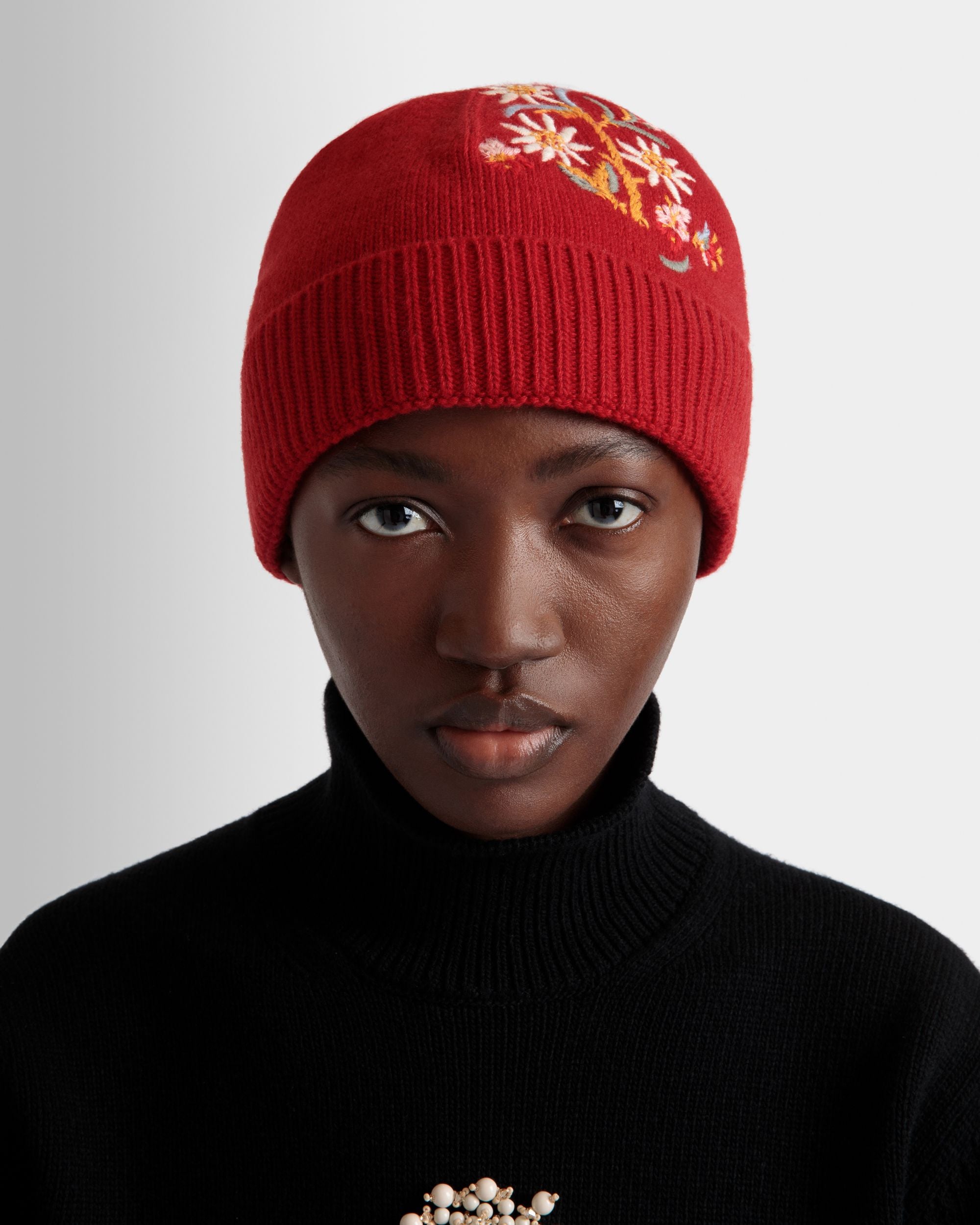 Cappello A Cuffia Winter Capsule In Lana Rossa Con Ricamo Alpine Flowers - Donna - Bally - 02