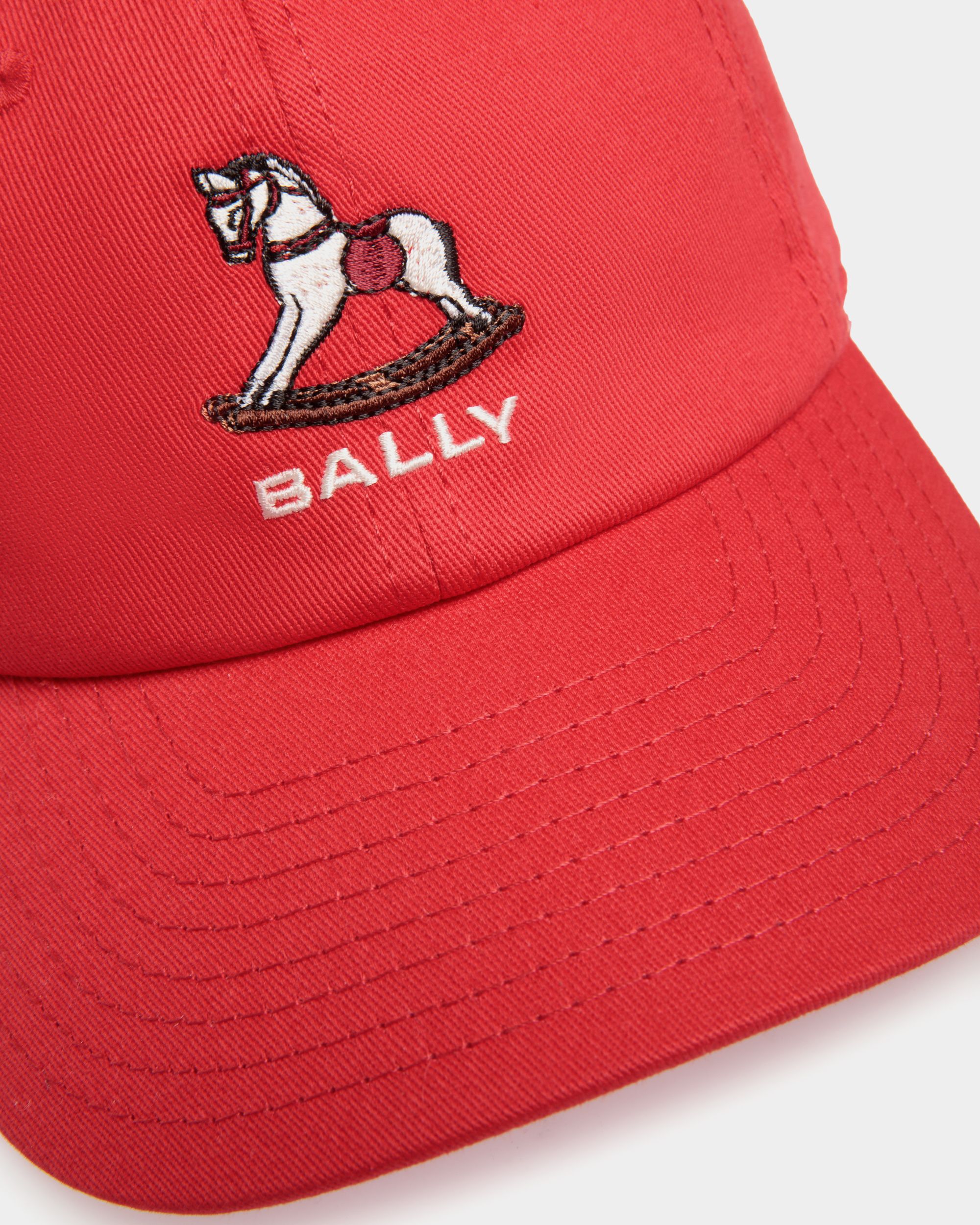 Cappellino In Cotone Rosso Con Ricamo Rocking Horse Di Beni Bischof - Donna - Bally - 04