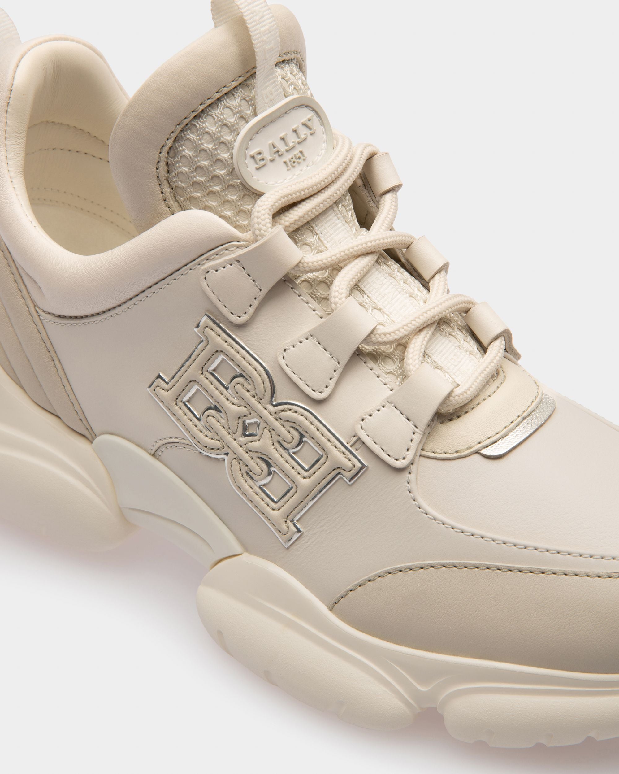 Claires Sneaker In Pelle Bianco Polvere E Bianco - Donna - Bally - 06