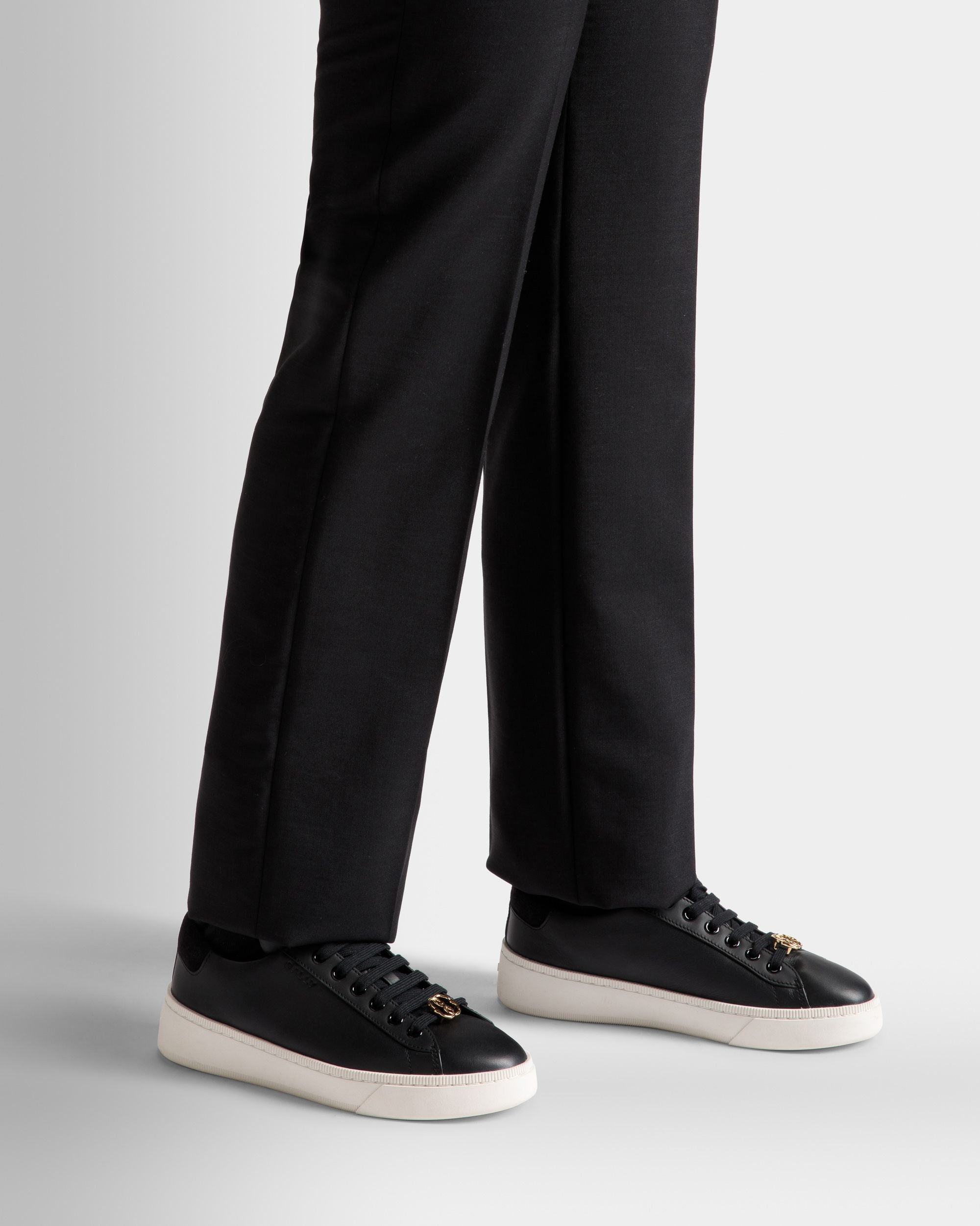 Sneaker Raise In Pelle Bianca E Nera - Donna - Bally - 02