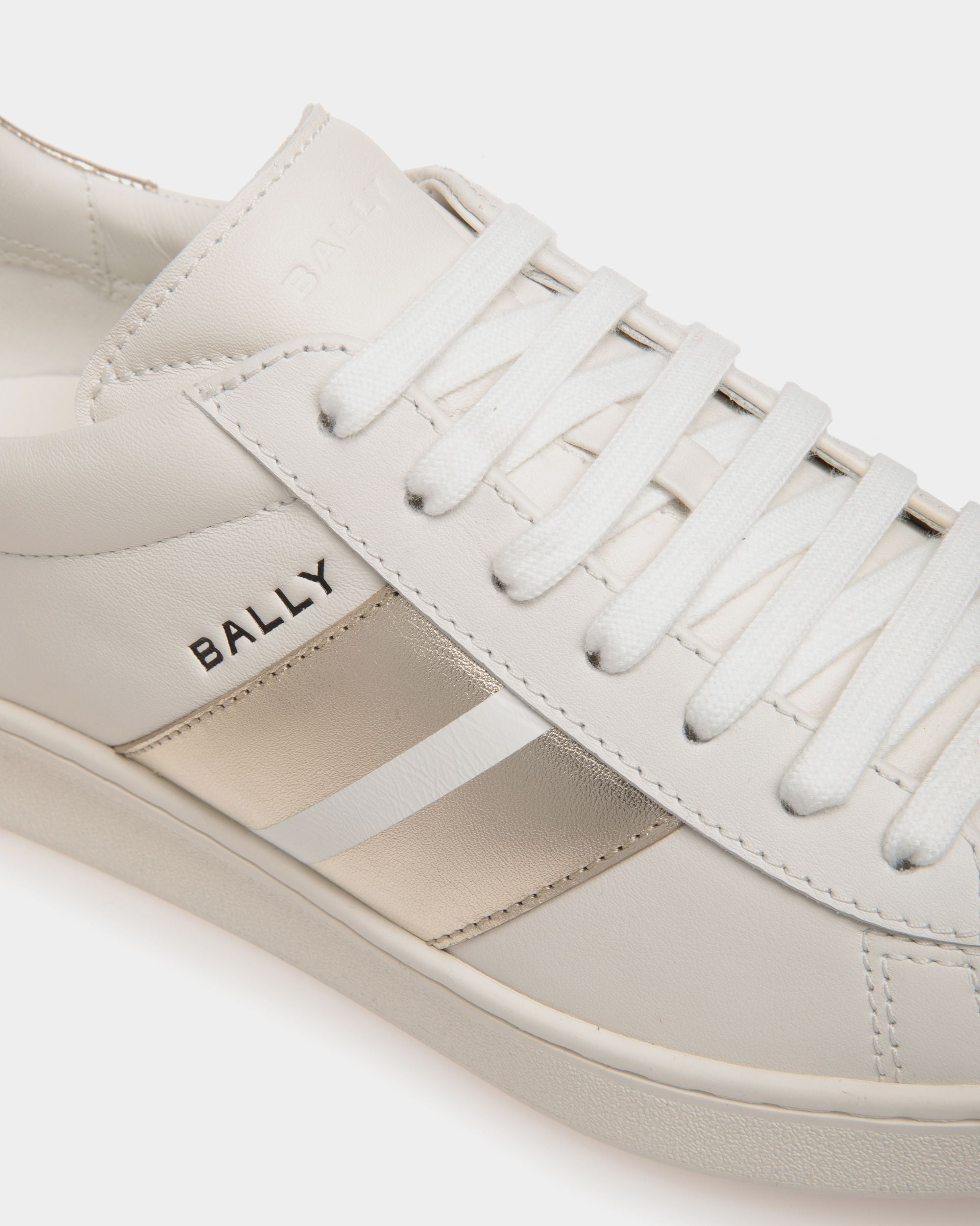 Sneaker Tennis In Pelle Bianca E Oro - Donna - Bally - 05