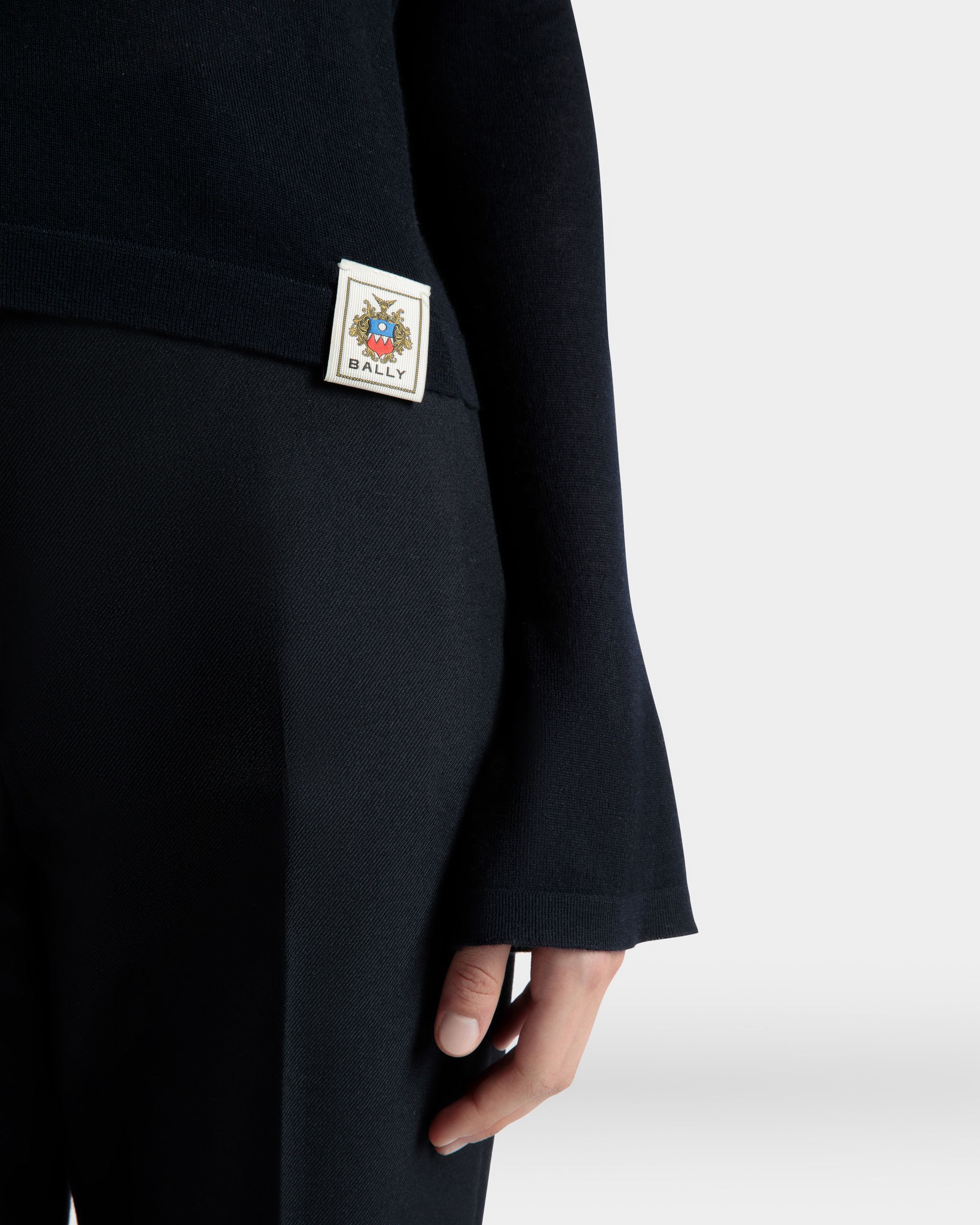 Top Con Scollo A V In Cachemire Navy Blue Lavorato A Maglia - Donna - Bally - 04