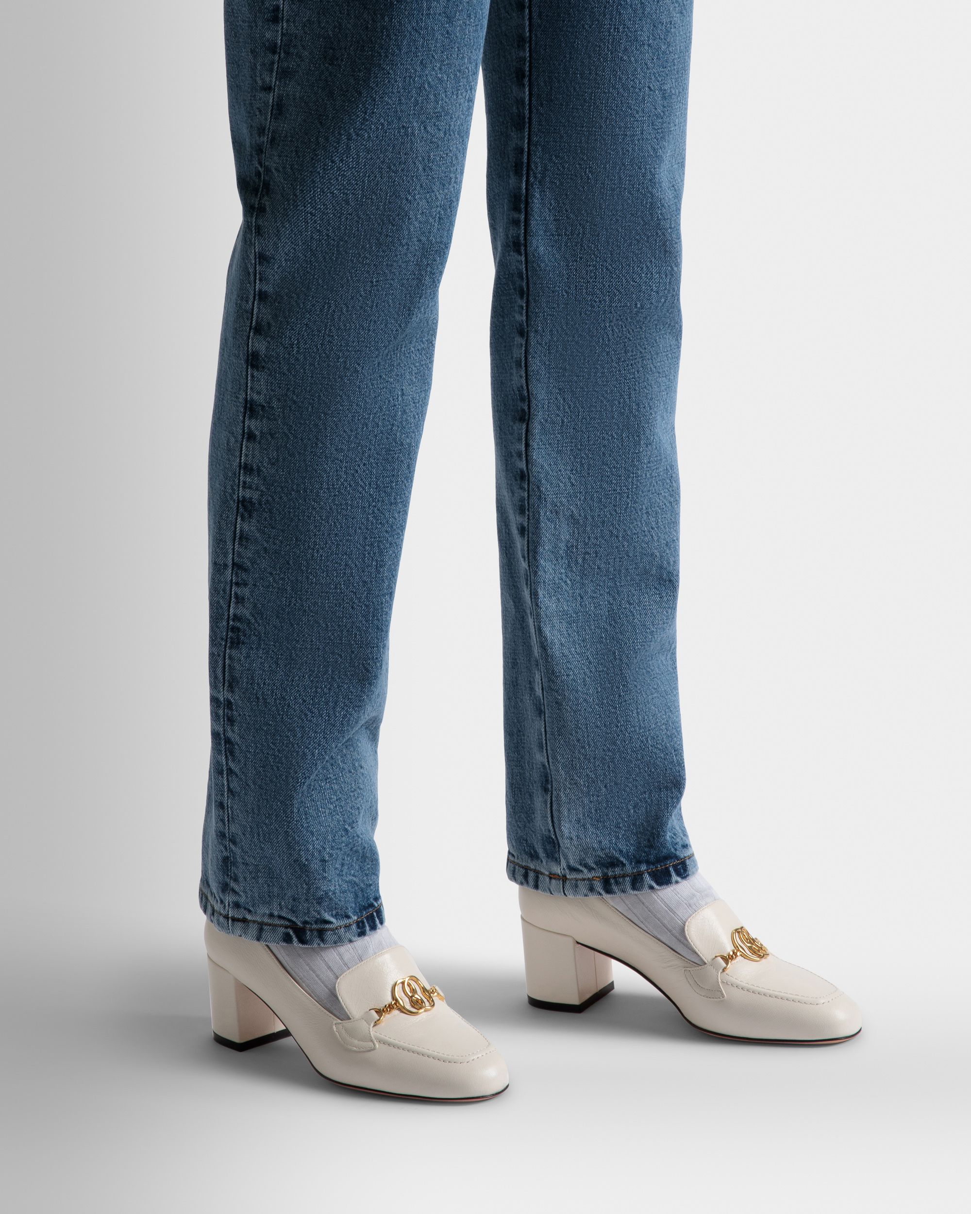 Décolleté Emblem In Pelle Avorio - Donna - Bally - 02