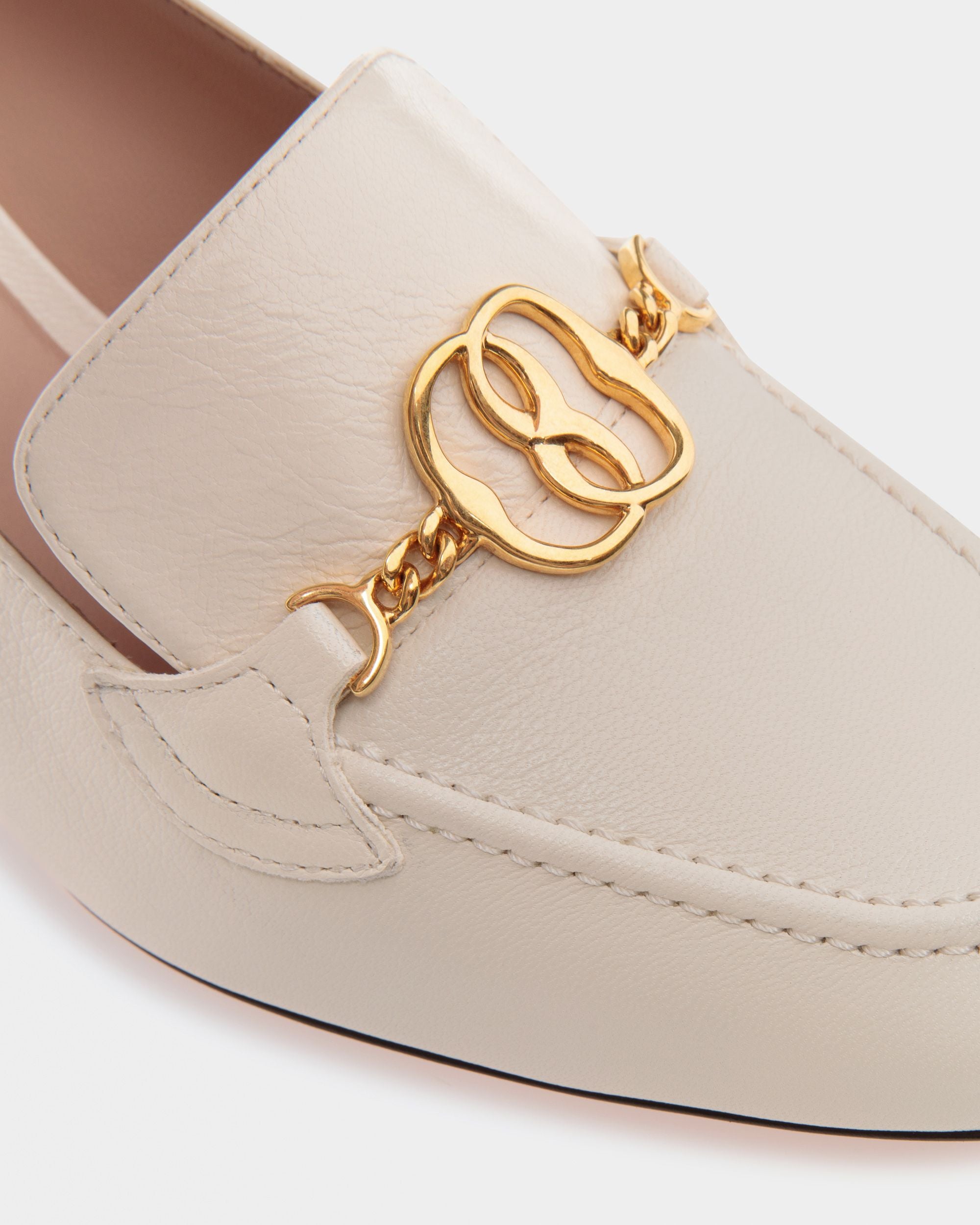 Décolleté Emblem In Pelle Avorio - Donna - Bally - 05