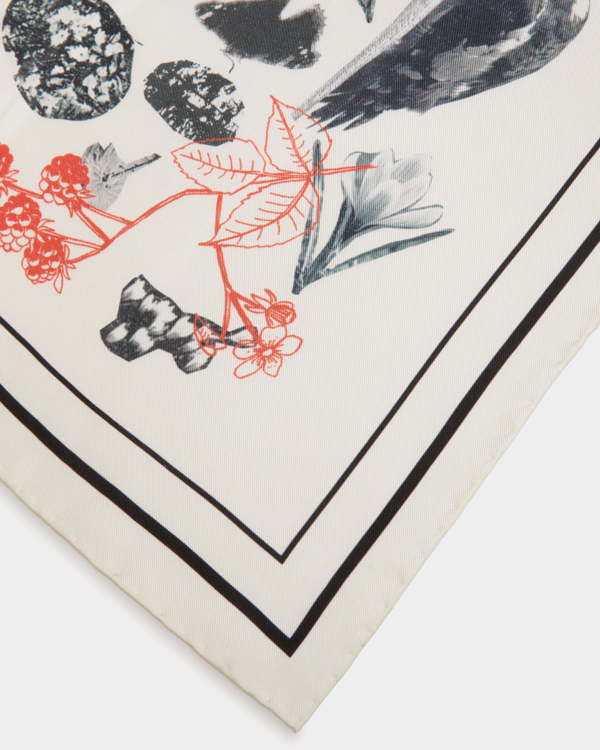 Foulard In Seta Color Avorio Con Stampa Bally Collage - Donna - Bally - 03